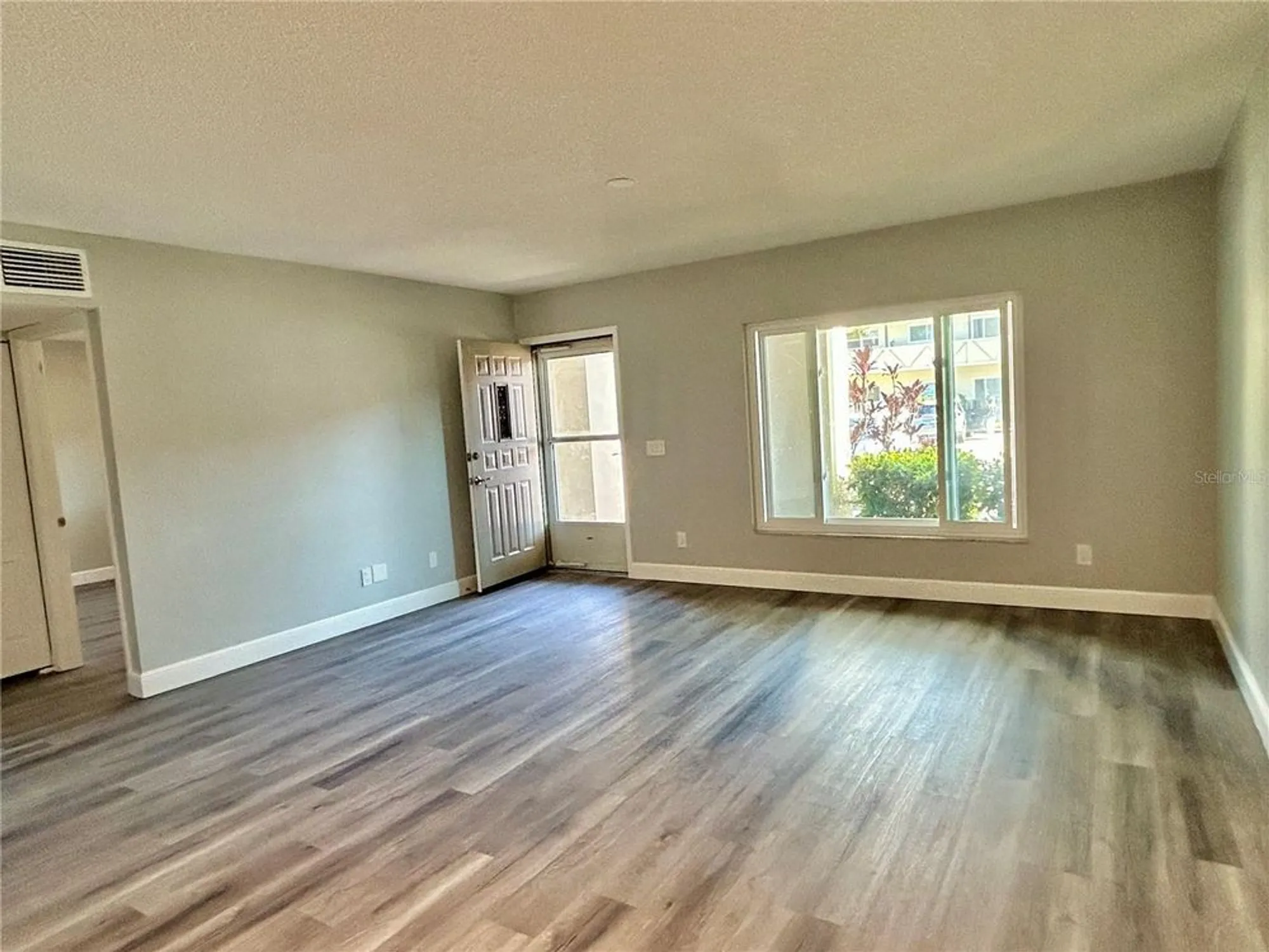 Property Slideshow image 8 of 57 | 2294 belgian ln 14, Clearwater, FL, 33763