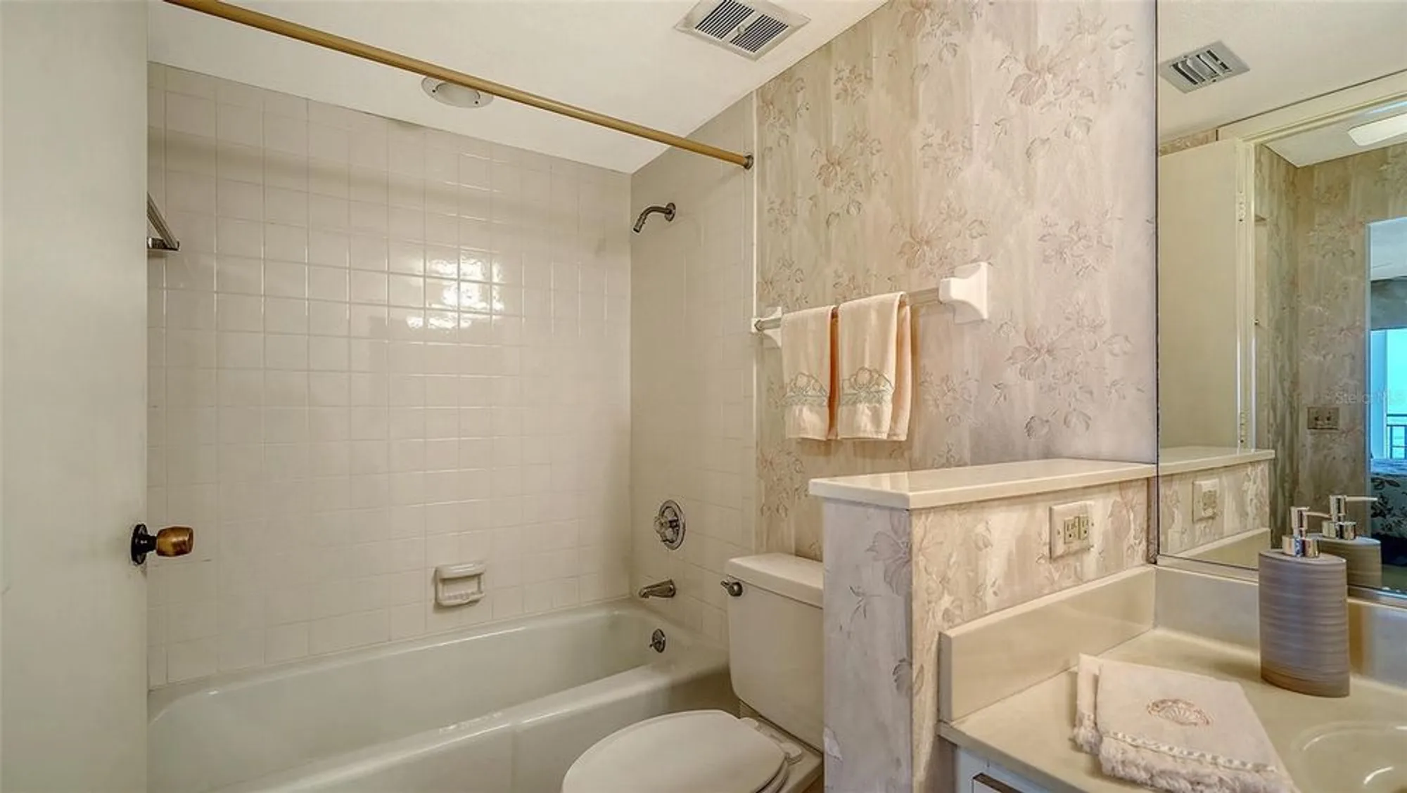Property Slideshow image 28 of 56 | 19 whispering sands dr 802, Sarasota, FL, 34242