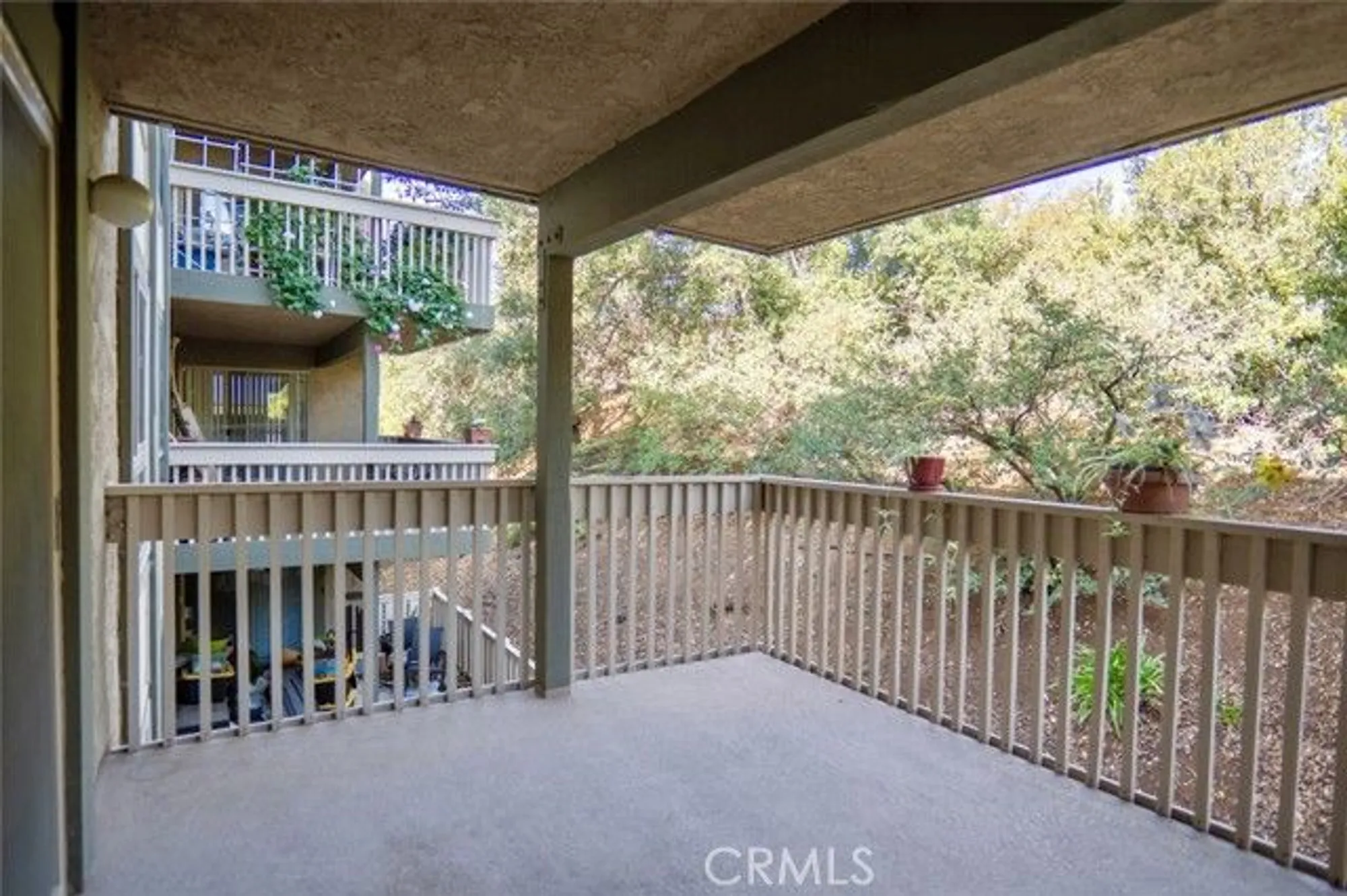 Property Slideshow image 14 of 28 | 327 chestnut hill ct 22, Thousand Oaks, CA, 91360