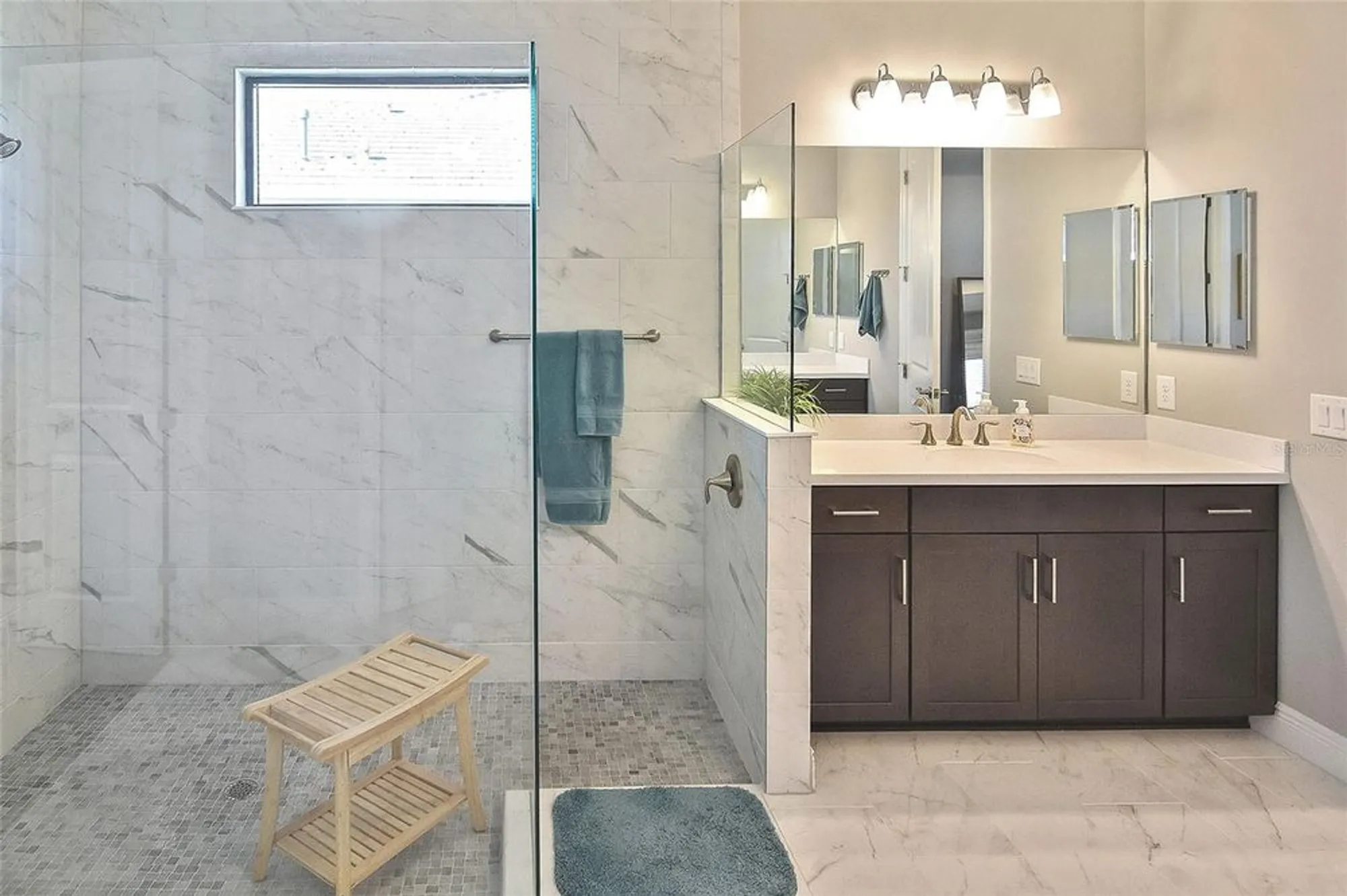 Property Slideshow image 14 of 37 | 169 n cayman isles blvd, Englewood, FL, 34223