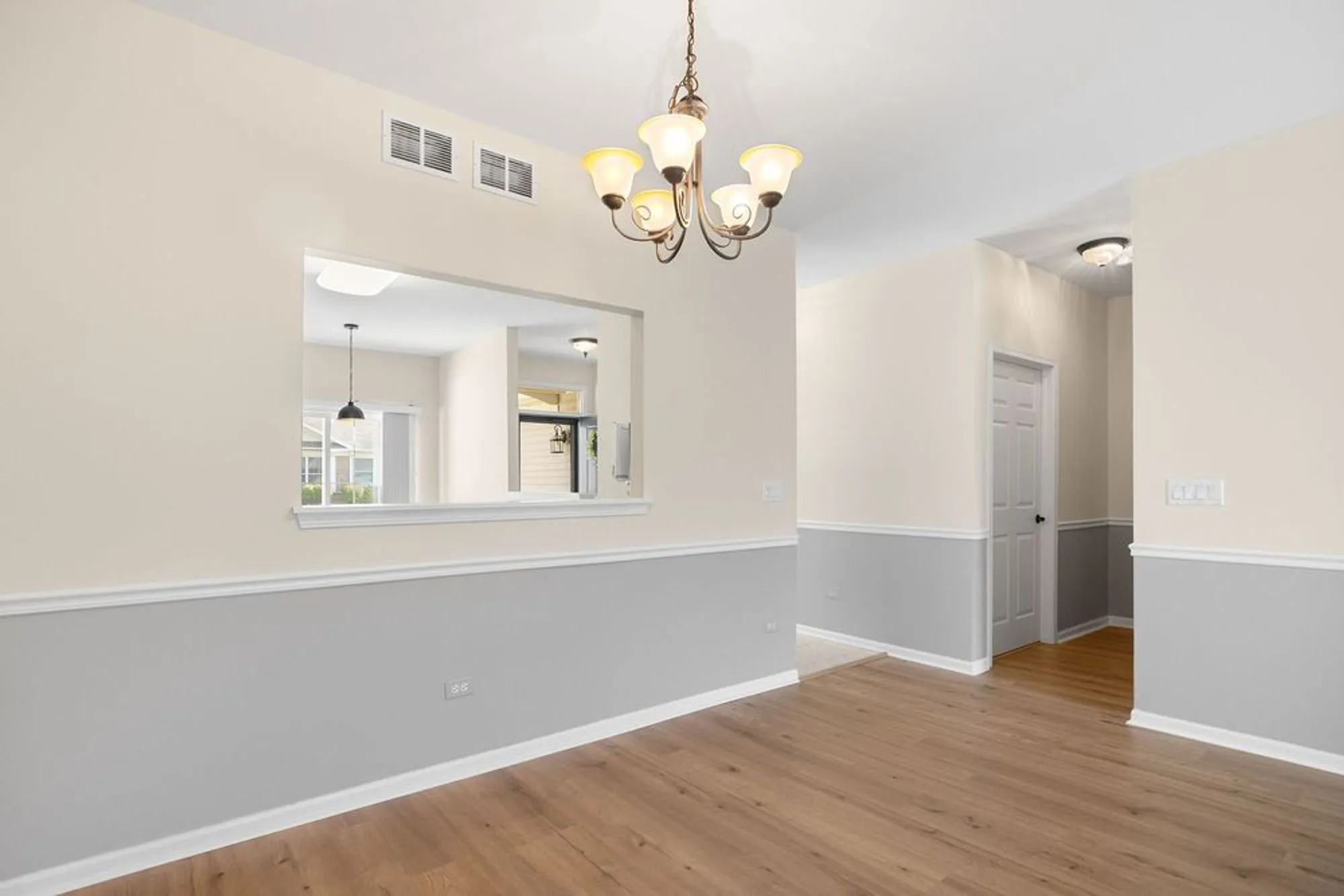 Property Slideshow image 12 of 32 | 272 enfield ln, Grayslake, IL, 60030