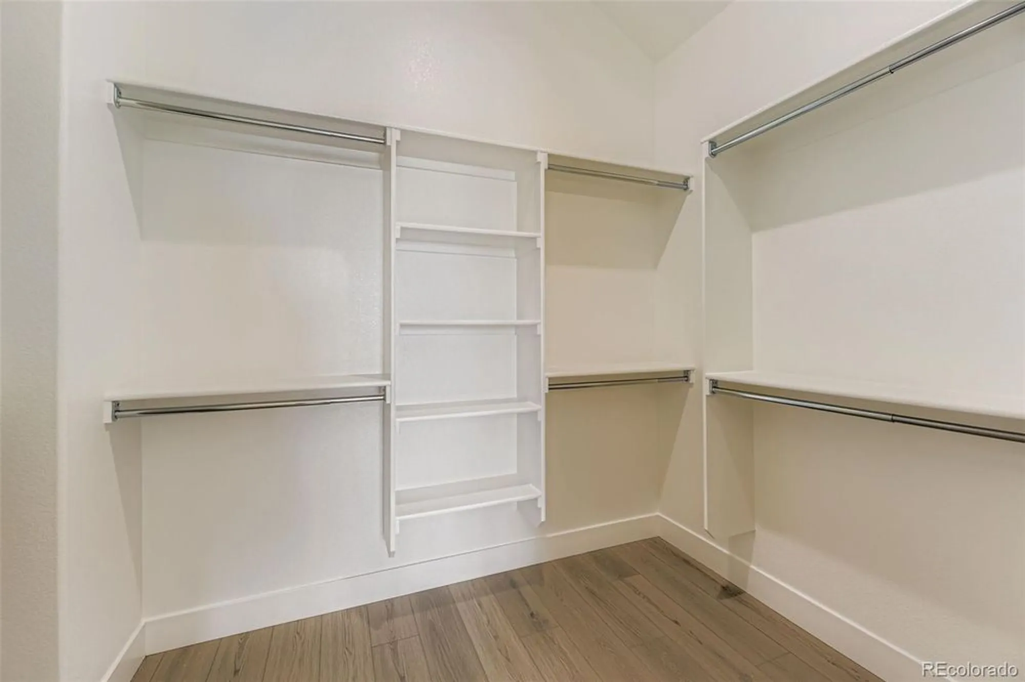 Property Slideshow image 18 of 28 | 9046 s shawnee ct, Aurora, CO, 80016