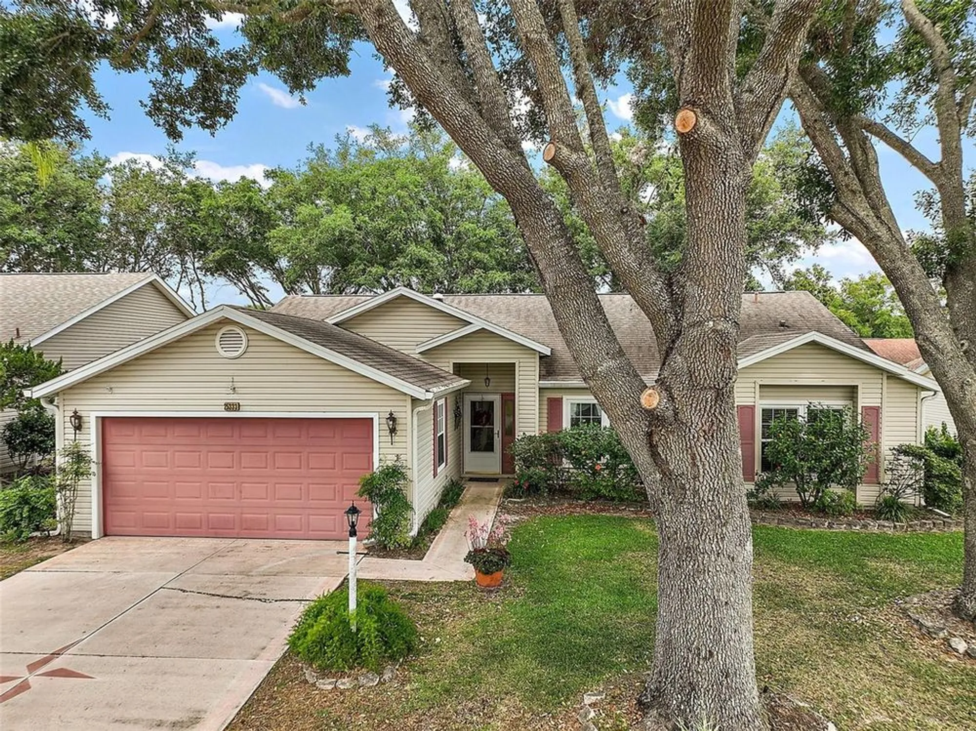 Property Slideshow image 1 of 36 | 25333 river crest dr, Leesburg, FL, 34748