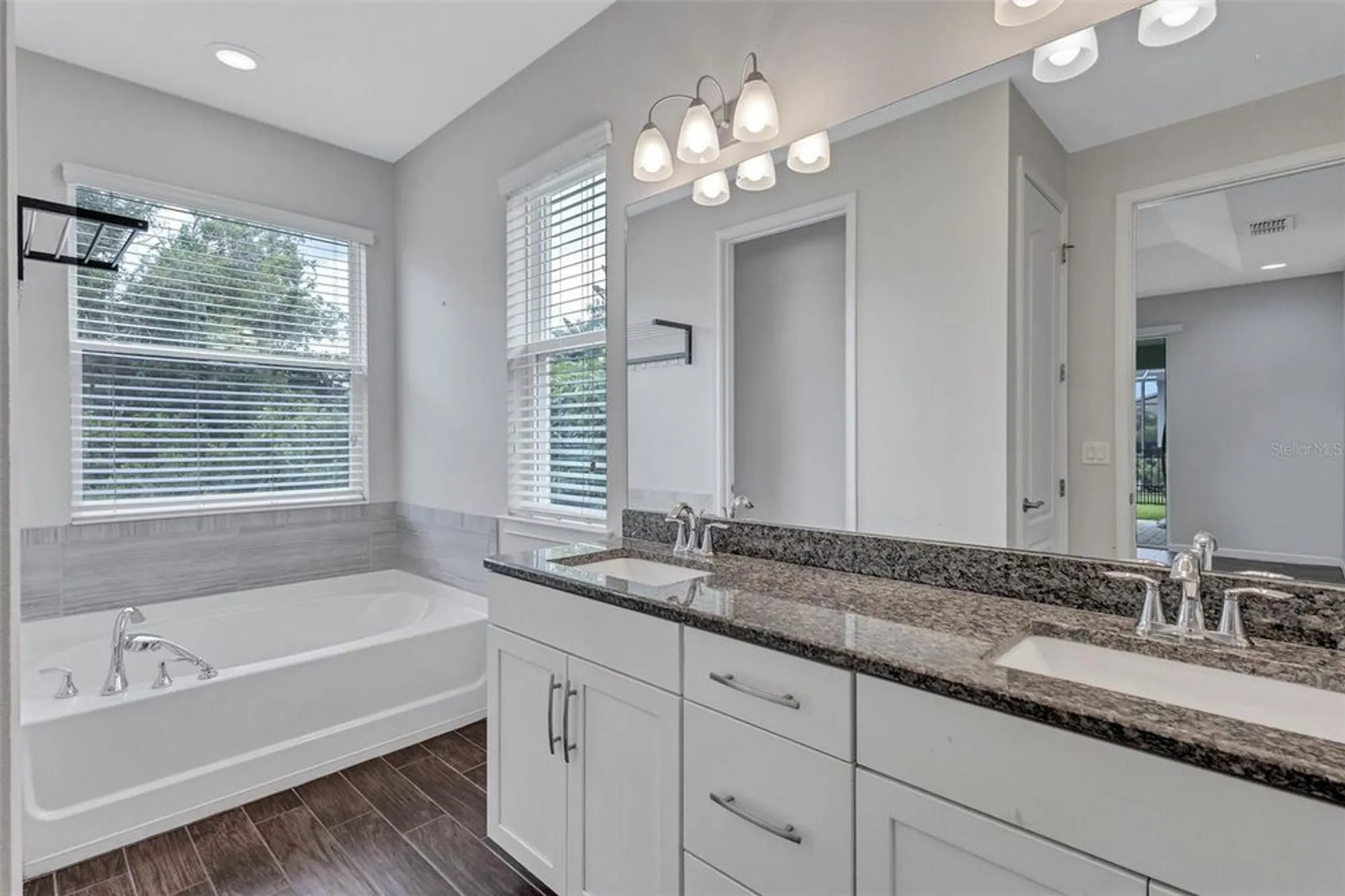 Property Slideshow image 24 of 55 | 5221 horizon cv, Bradenton, FL, 34211