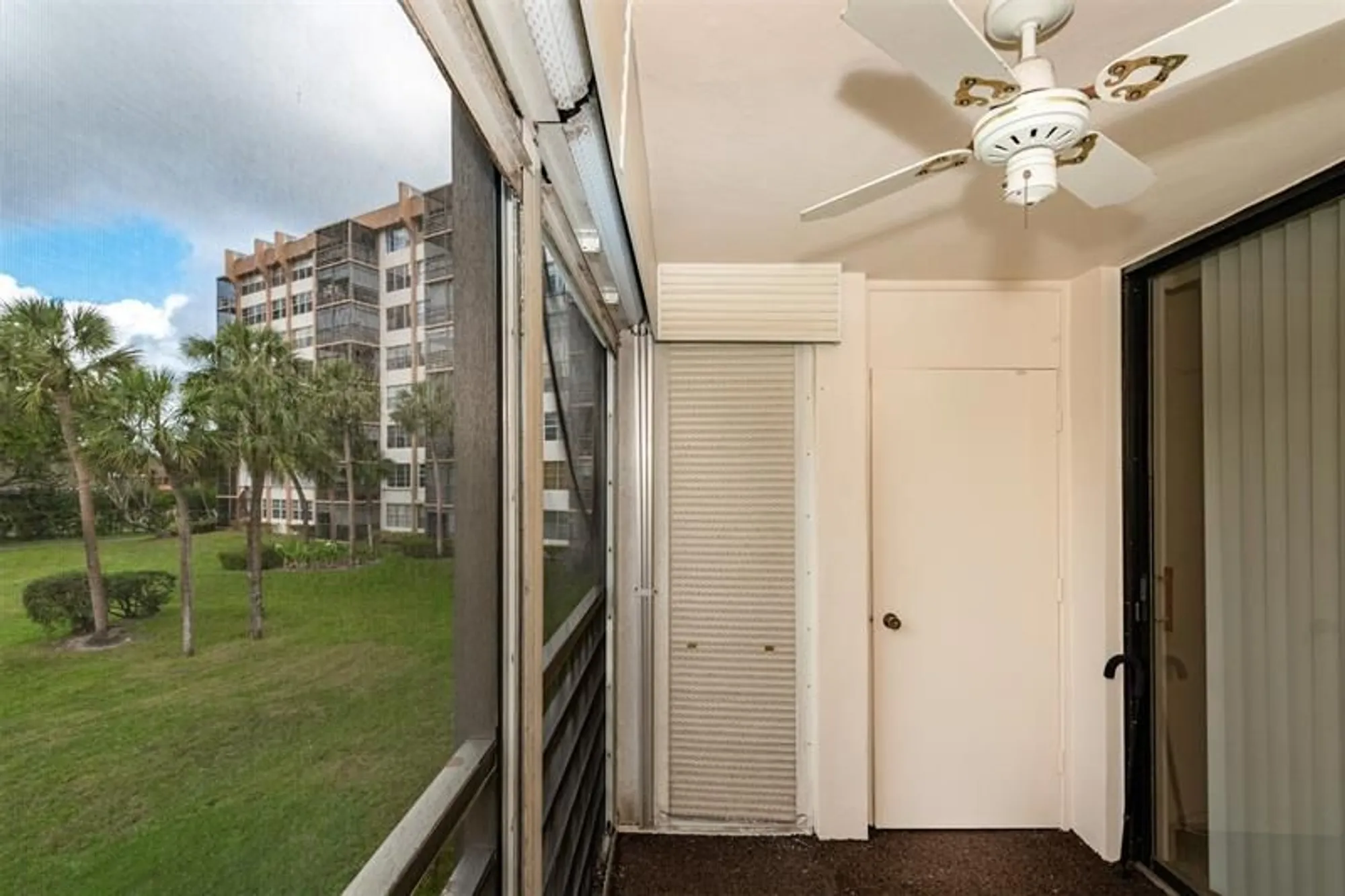 Property Slideshow image 27 of 30 | 1000 saint charles pl 220, Pembroke Pines, FL, 33026