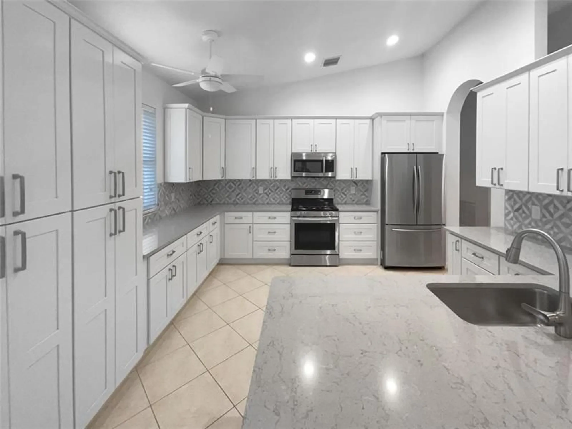 Property Slideshow image 6 of 26 | 390 nw sunview way, Port St Lucie, FL, 34986