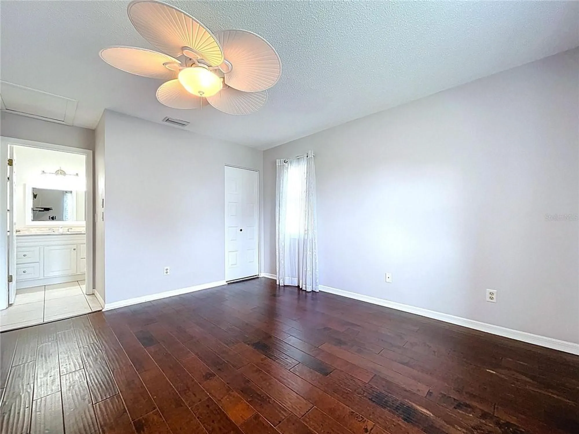 Property Slideshow image 32 of 67 | 505 foxglove cir b, Sun City Center, FL, 33573