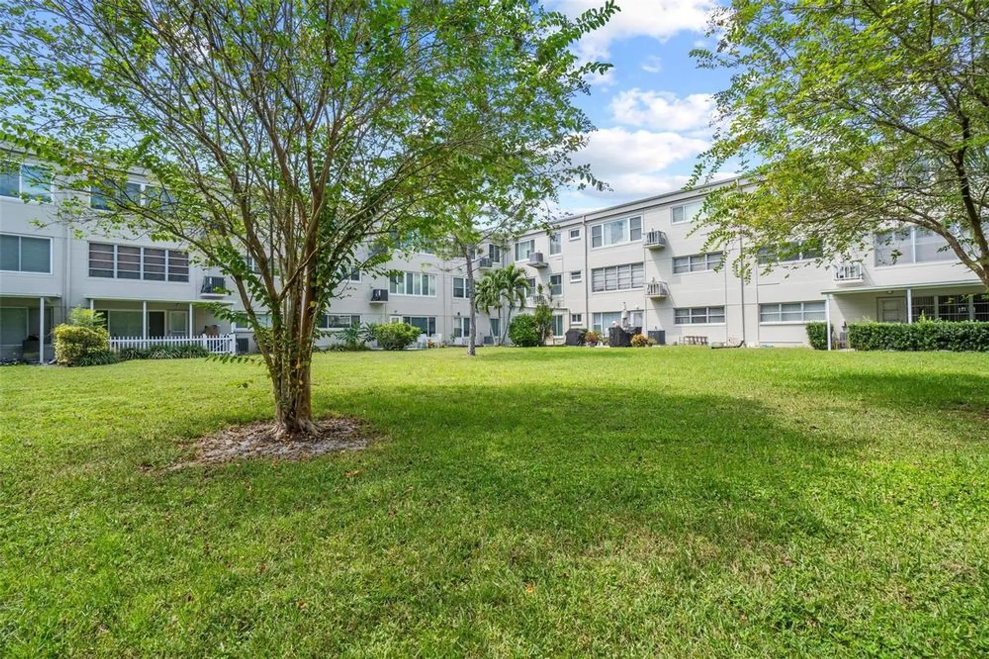Property Slideshow image 18 of 40 | 2440 world parkway blvd 52, Clearwater, FL, 33763