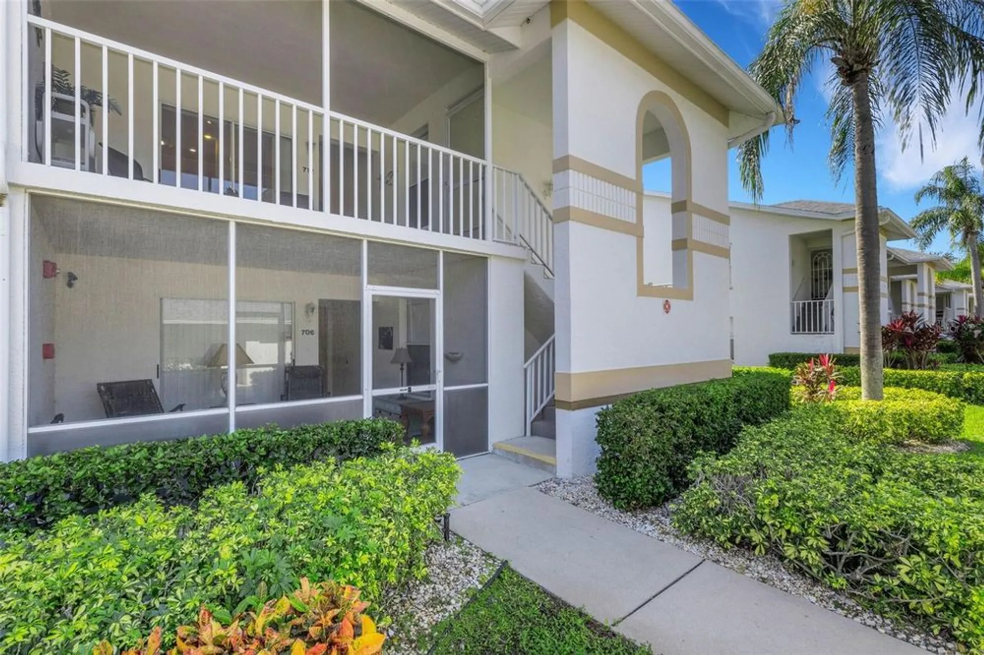Property Slideshow image 3 of 58 | 6908 drewrys blf 712, Bradenton, FL, 34203