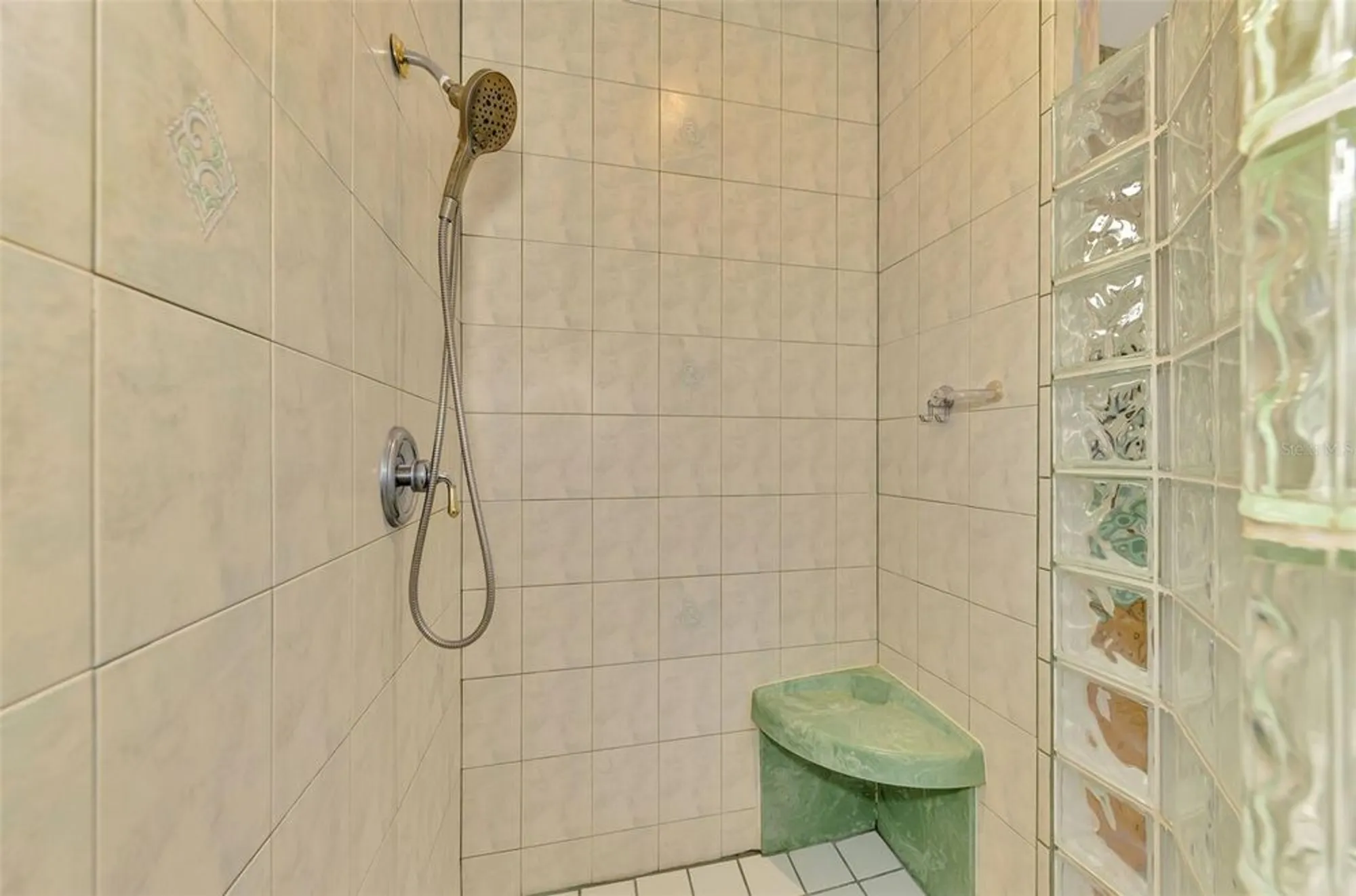 Property Slideshow image 30 of 53 | 4914 lakescene pl, Sarasota, FL, 34243