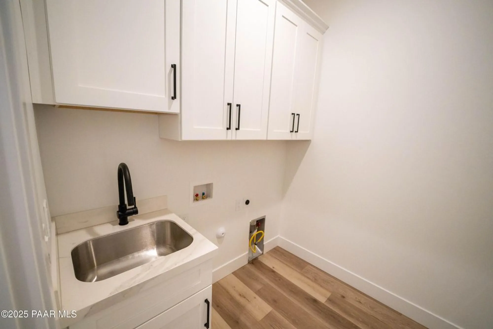 Property Slideshow image 12 of 20 | 1116 s lakeview dr, Prescott, AZ, 86301