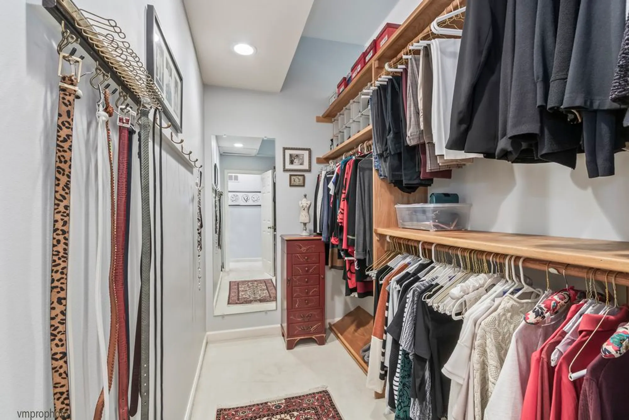 Property Slideshow image 20 of 37 | 68 thornhill ln, Lake Barrington, IL, 60010