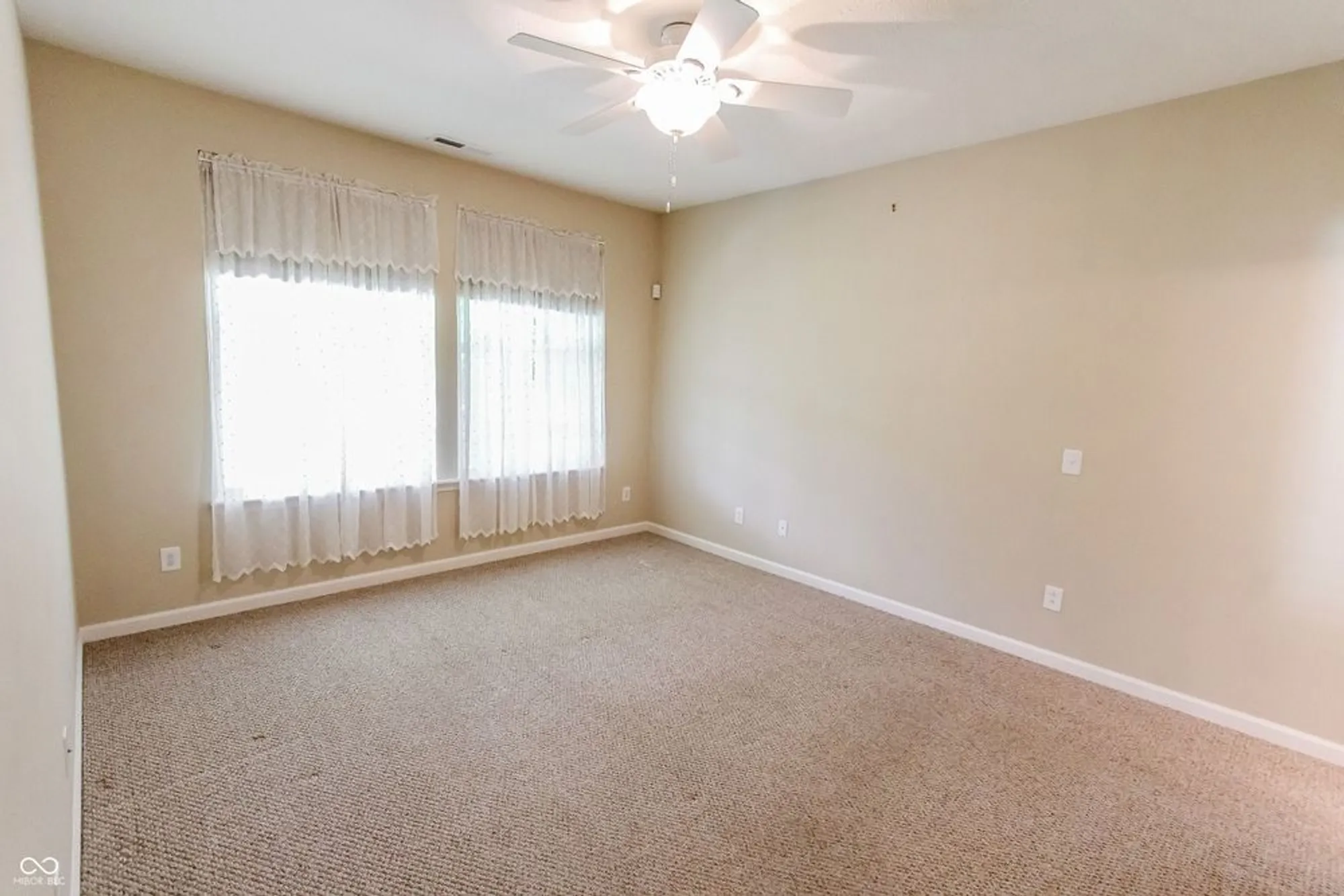 Property Slideshow image 33 of 52 | 15935 lambrusco way, Fishers, IN, 46037