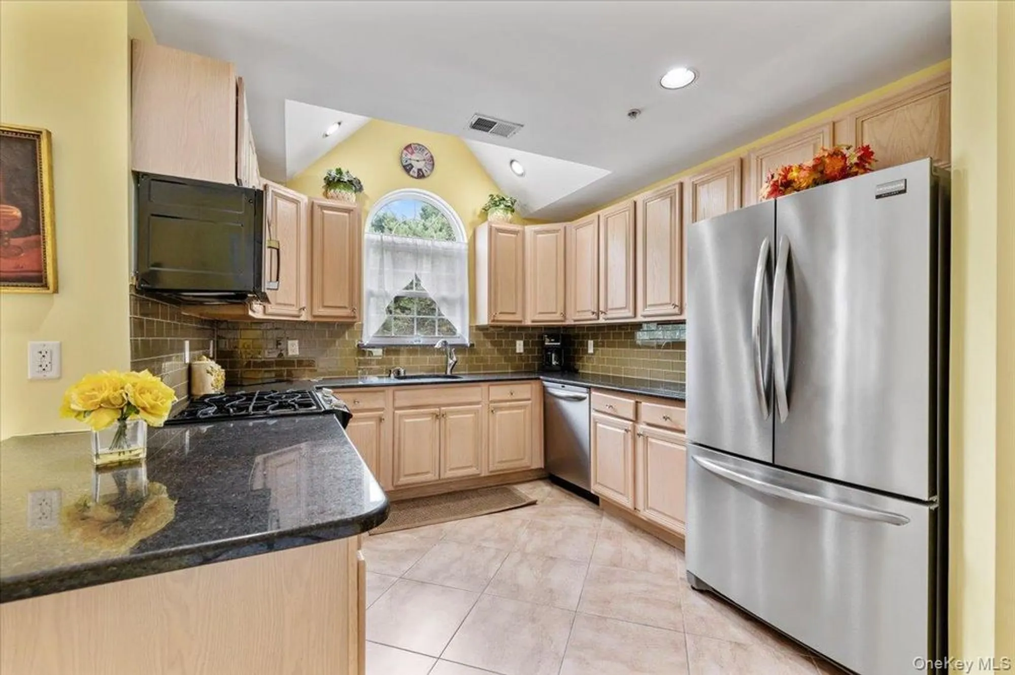 Property Slideshow image 6 of 27 | 108 joseph ln, Dix Hills, NY, 11746