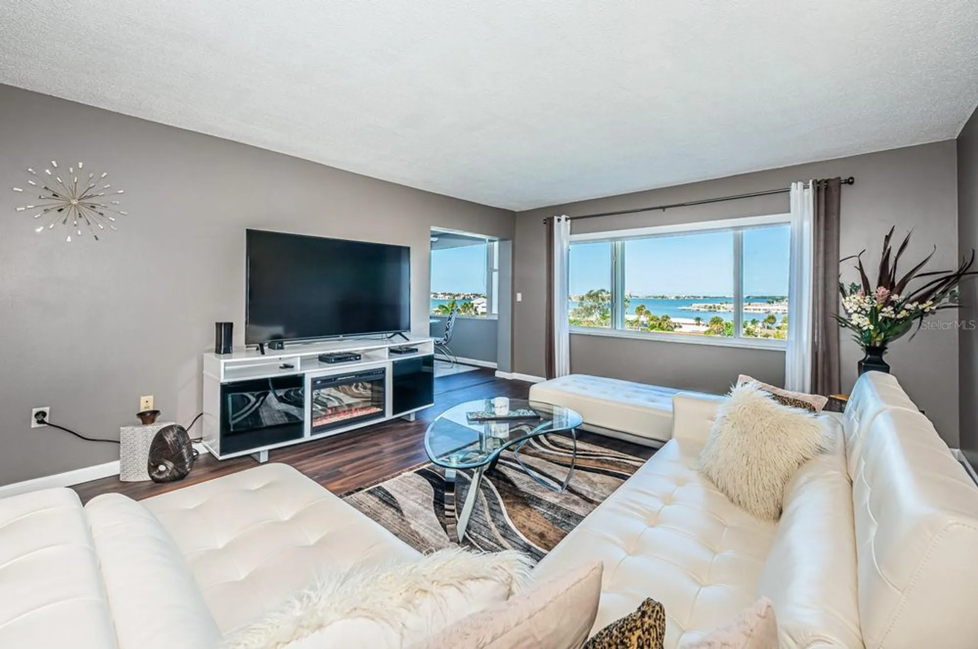 Property Slideshow image 15 of 54 | 4725 cove cir apt 604, Saint Petersburg, FL, 33708