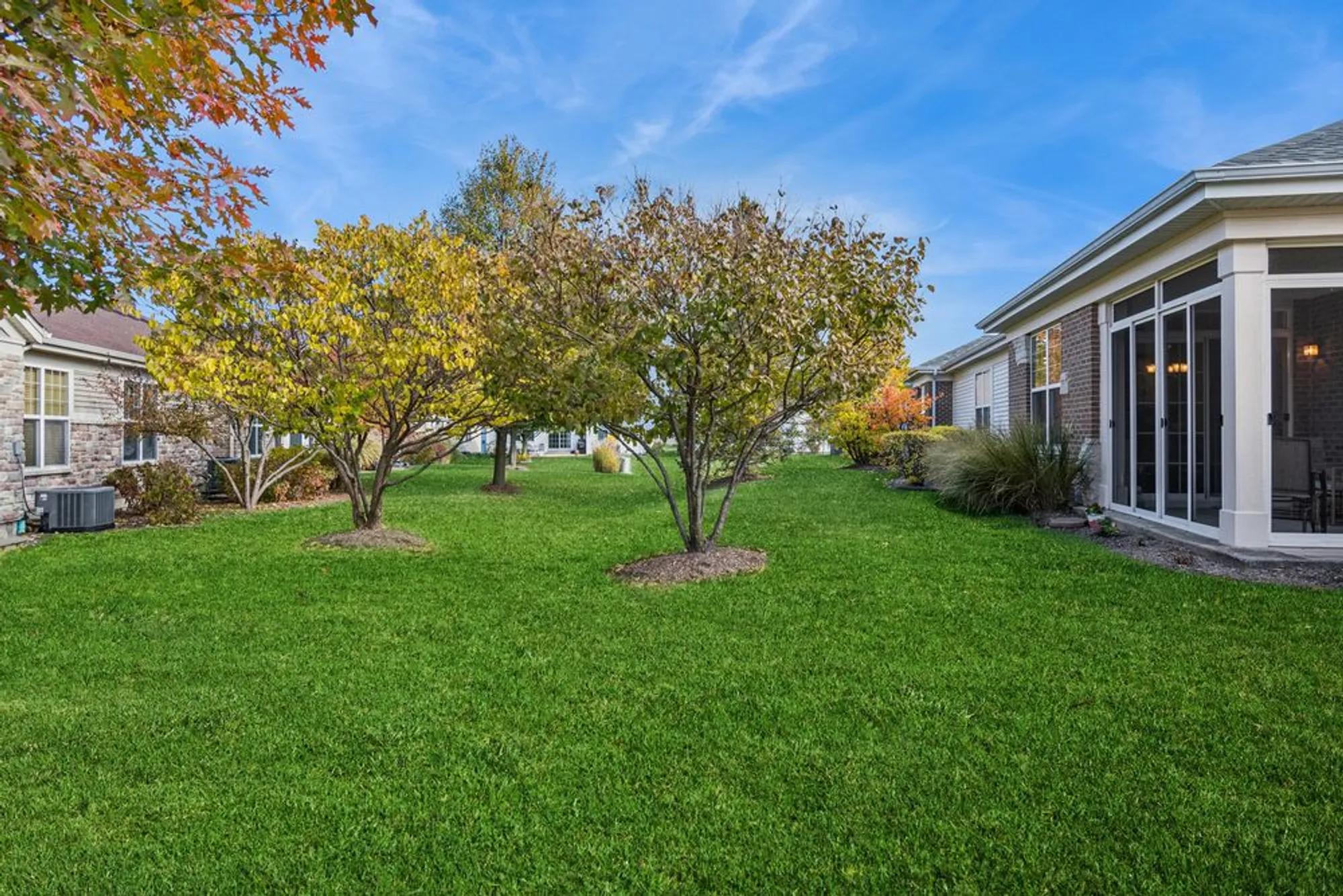 Property Slideshow image 20 of 38 | 2819 normandy cir, Naperville, IL, 60564