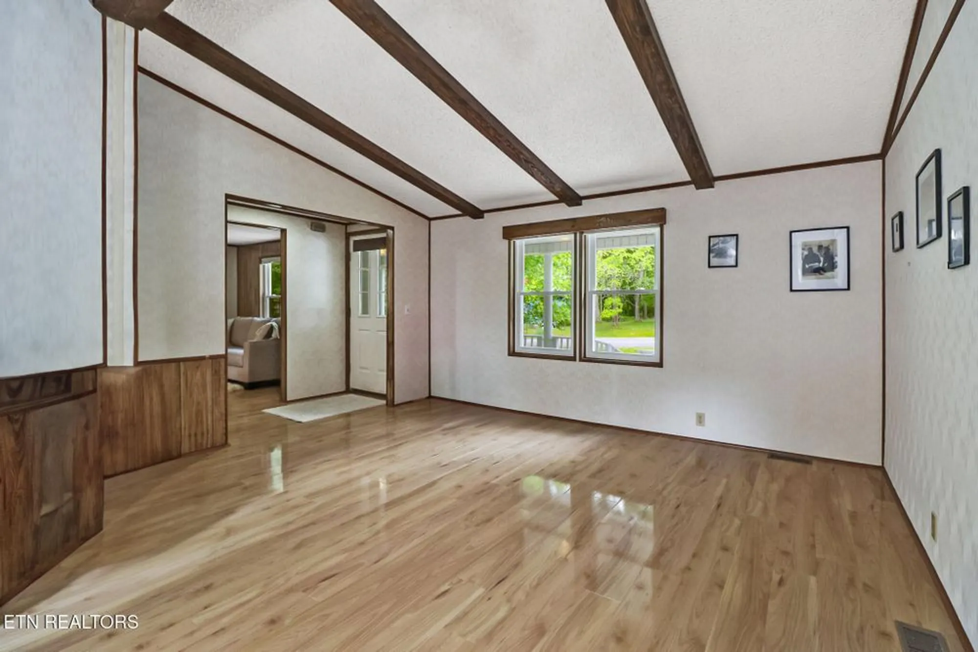 Property Slideshow image 4 of 28 | 20 robin hood ln, Crossville, TN, 38558