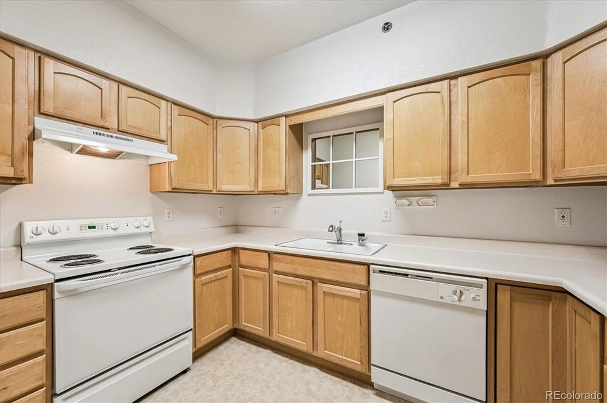 Property Slideshow image 8 of 39 | 2896 w riverwalk cir a304, Littleton, CO, 80123