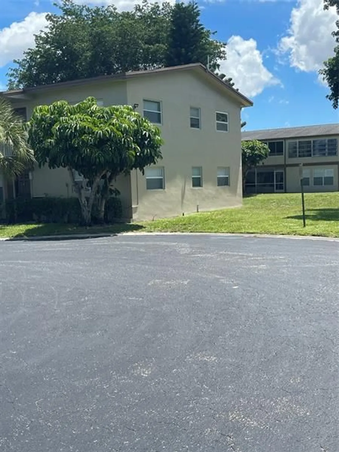 Property Slideshow image 1 of 8 | 550 nw 79th ave 108, Margate, FL, 33063