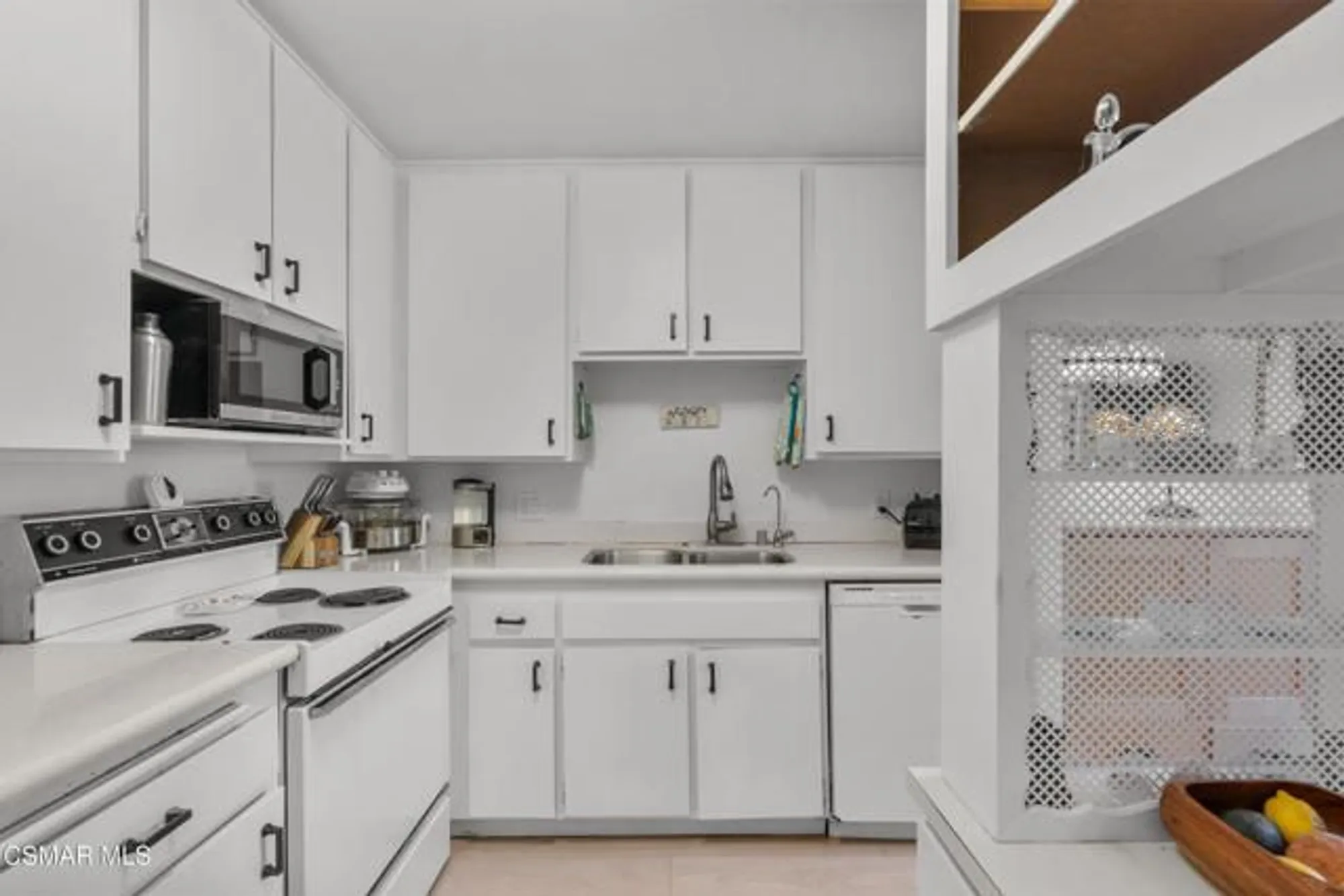 Property Slideshow image 7 of 33 | 351 chestnut hill ct 14, Thousand Oaks, CA, 91360