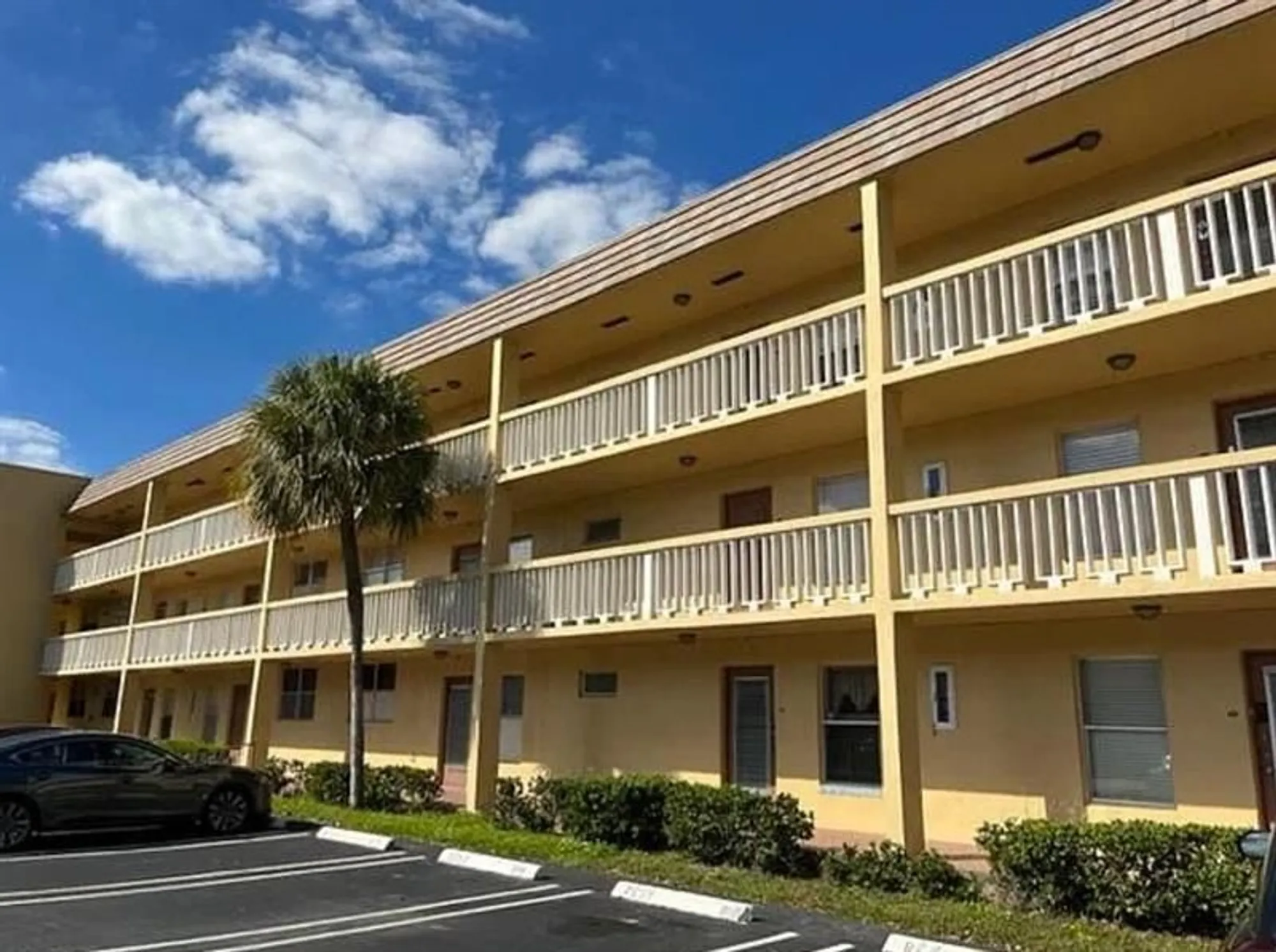 Property Slideshow image 23 of 27 | 6051 nw 61st ave 205, Tamarac, FL, 33319