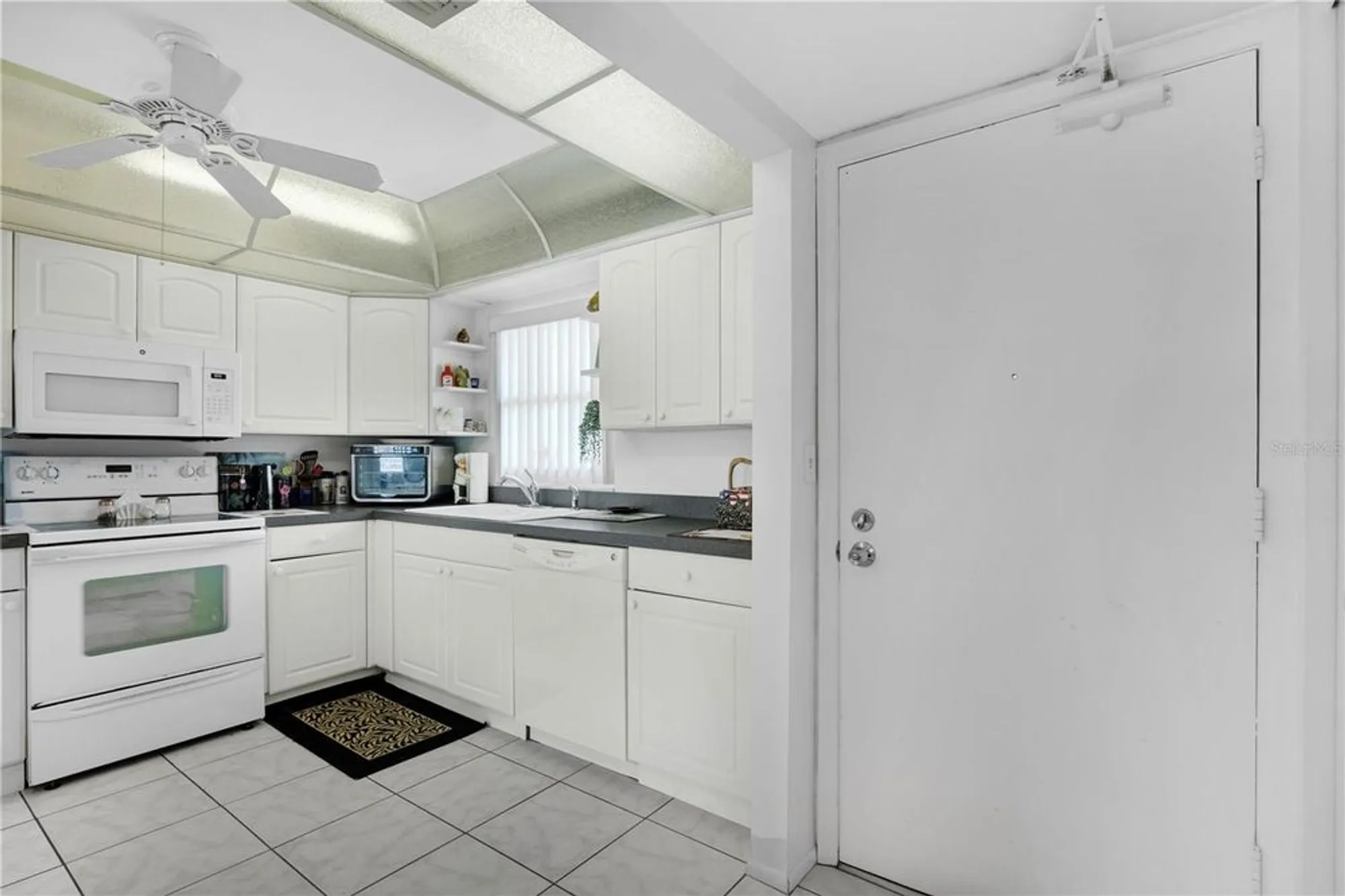 Property Slideshow image 7 of 47 | 4525 cove cir apt 1002, St Petersburg, FL, 33708