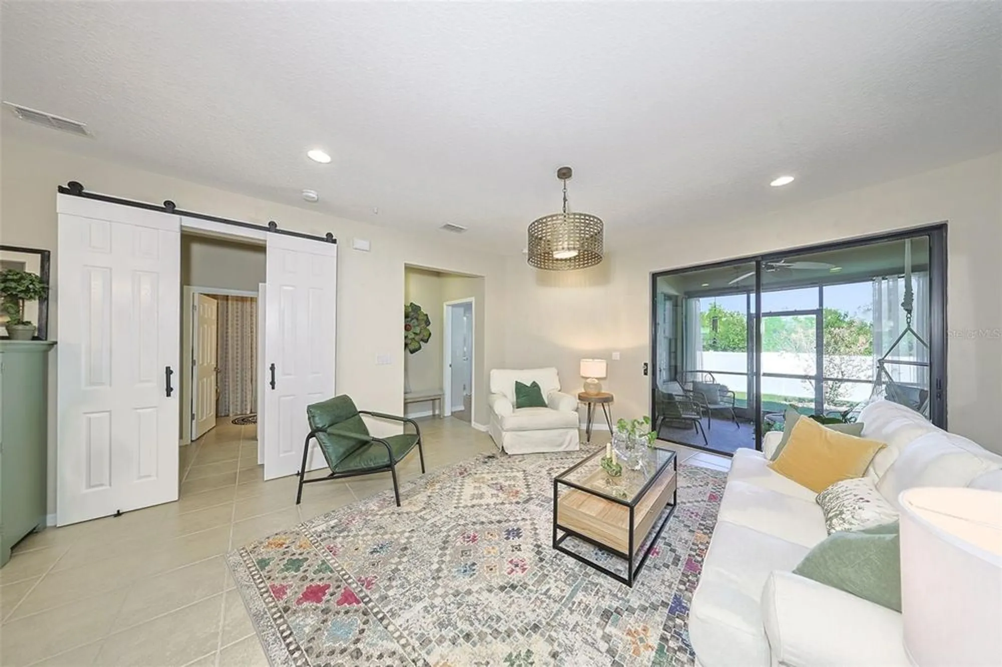 Property Slideshow image 18 of 70 | 329 bluewater falls ct, Apollo Beach, FL, 33572