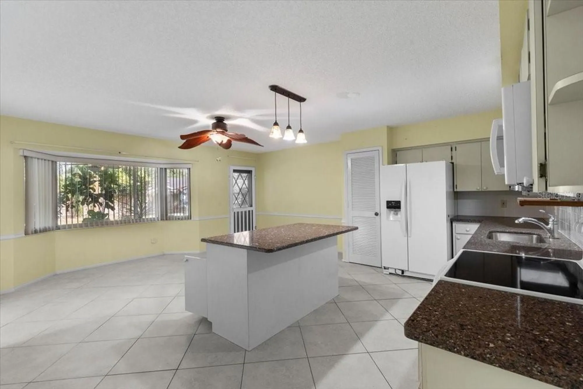 Property Slideshow image 8 of 37 | 2192 swedish dr apt 10, Clearwater, FL, 33763
