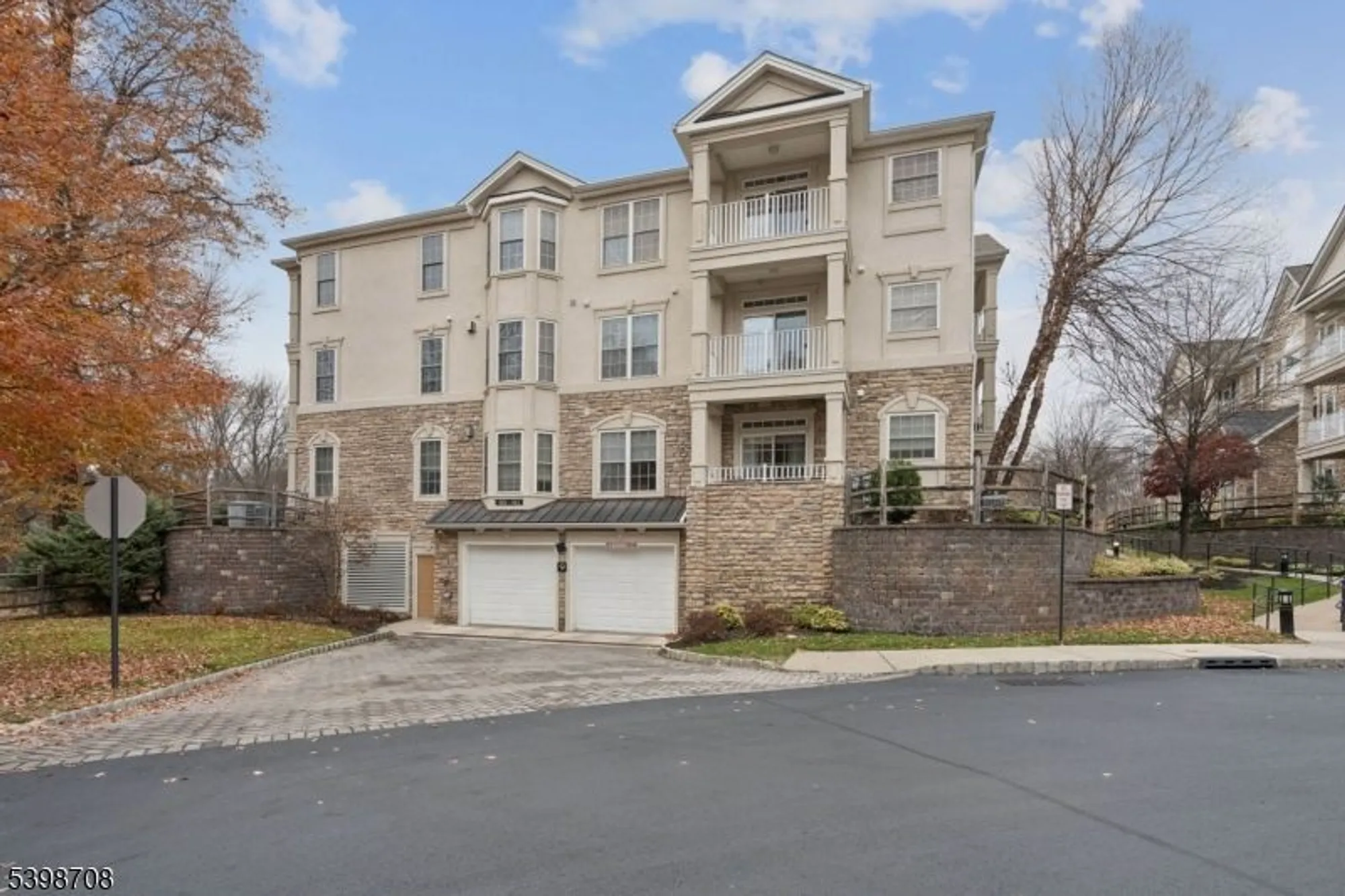 Property Slideshow image 25 of 35 | 911 holly ln # 11, Cedar Grove, NJ, 07009