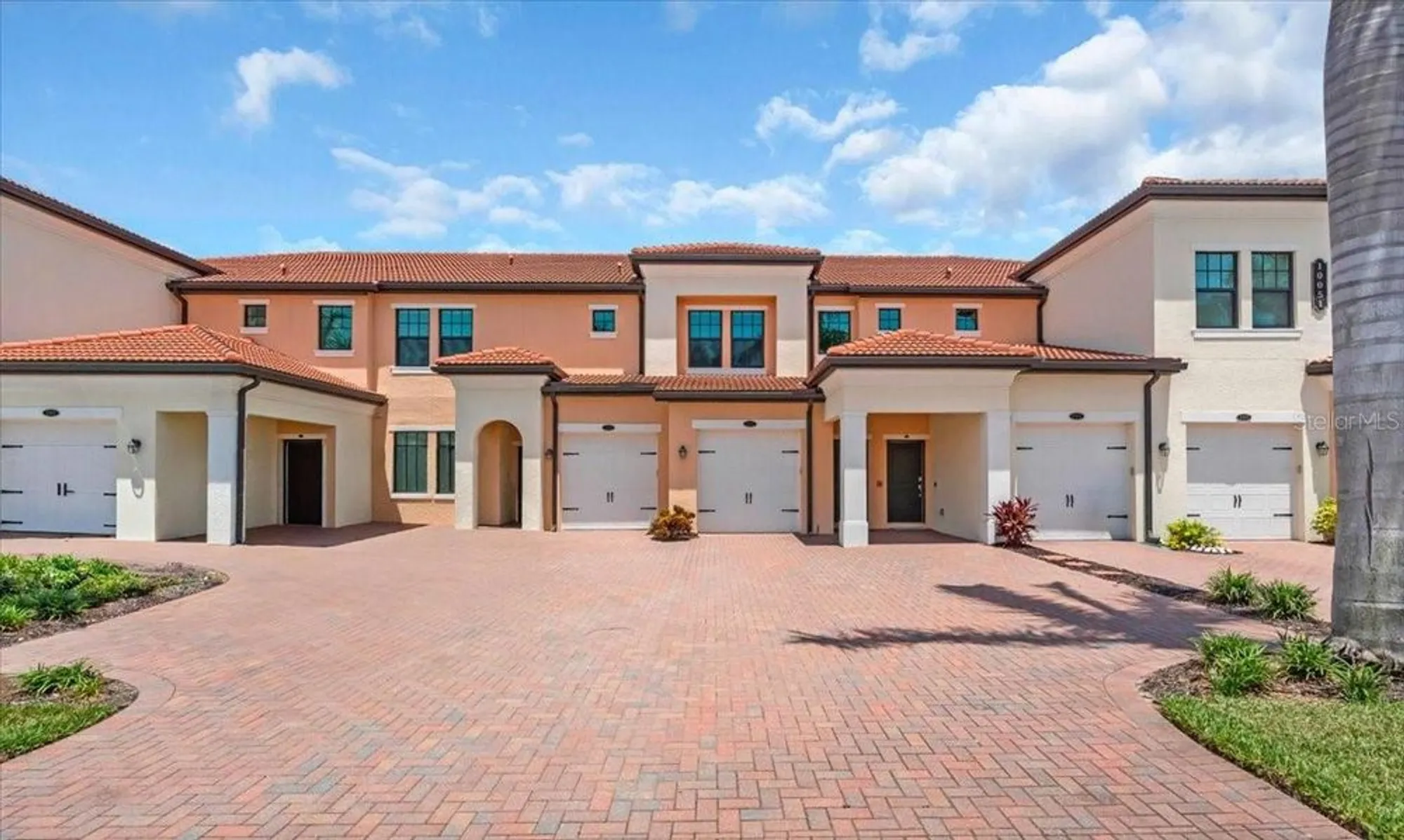 Property Slideshow image 2 of 51 | 10051 crooked creek dr 202, Venice, FL, 34293