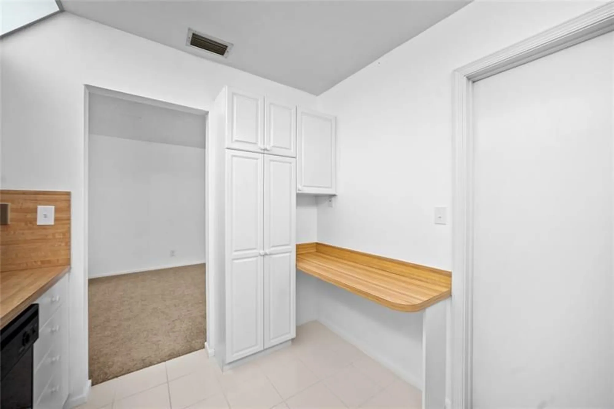 Property Slideshow image 16 of 34 | 4524 nw 43rd ave, Tamarac, FL, 33319