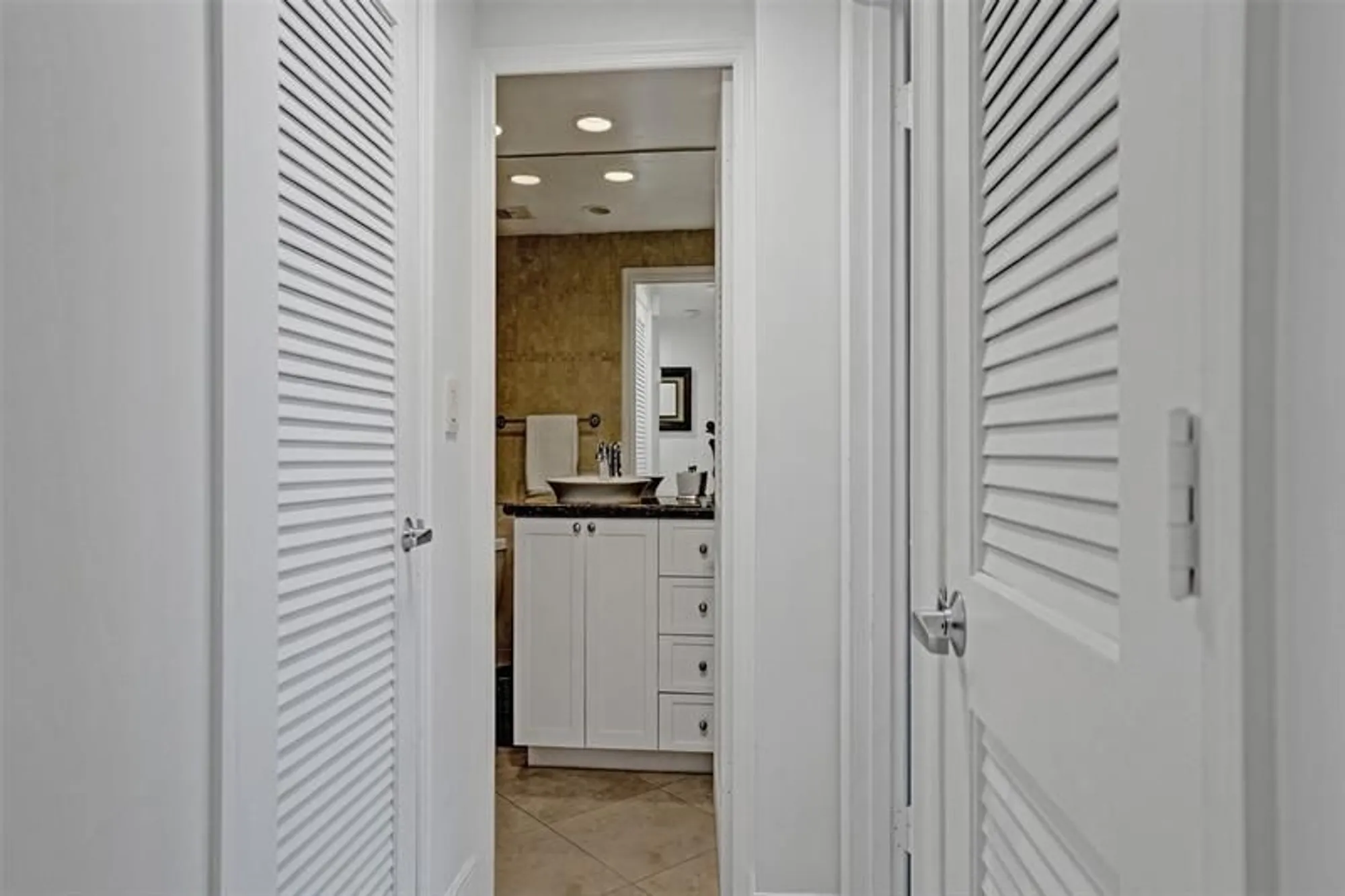 Property Slideshow image 13 of 50 | 3333 ne 34th st 1006, Fort Lauderdale, FL, 33308