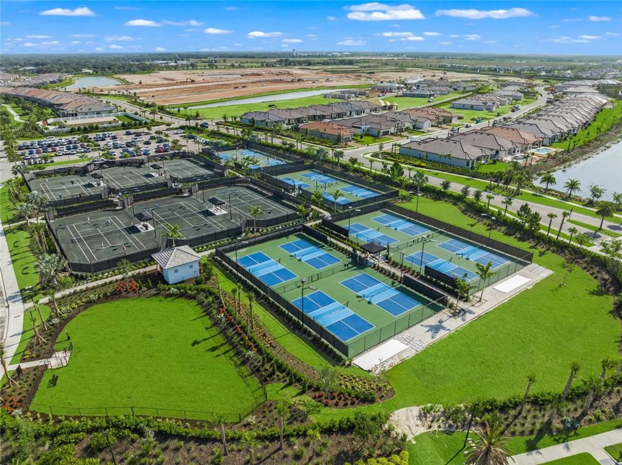 Property Slideshow image 78 of 90 | 16423 isola pl, Lakewood Ranch, FL, 34211