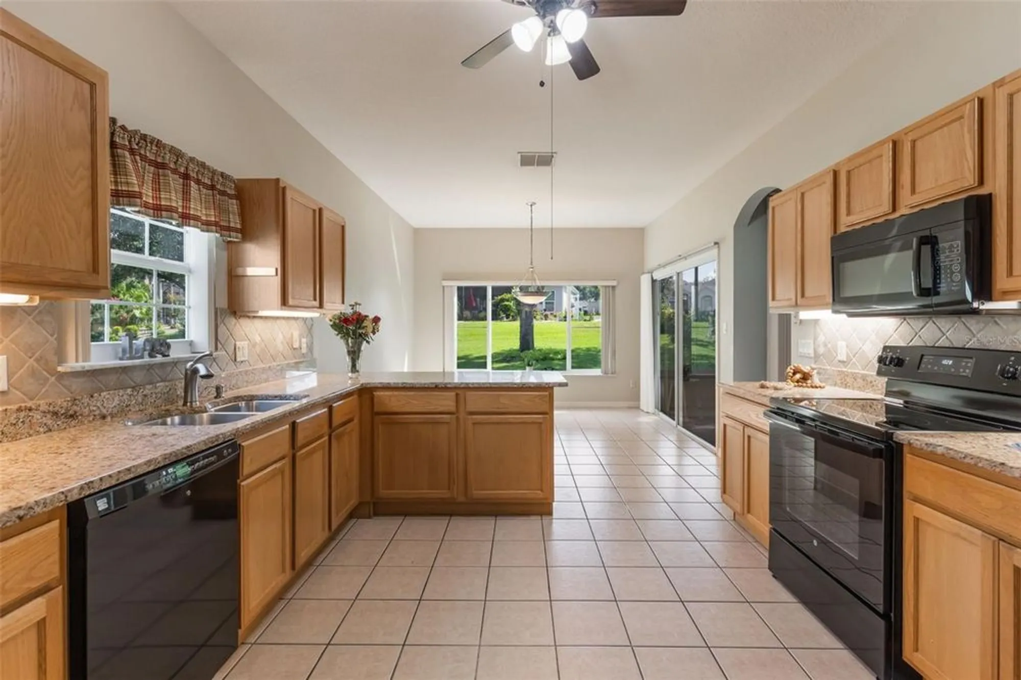 Property Slideshow image 4 of 61 | 24502 parlange ct, Leesburg, FL, 34748