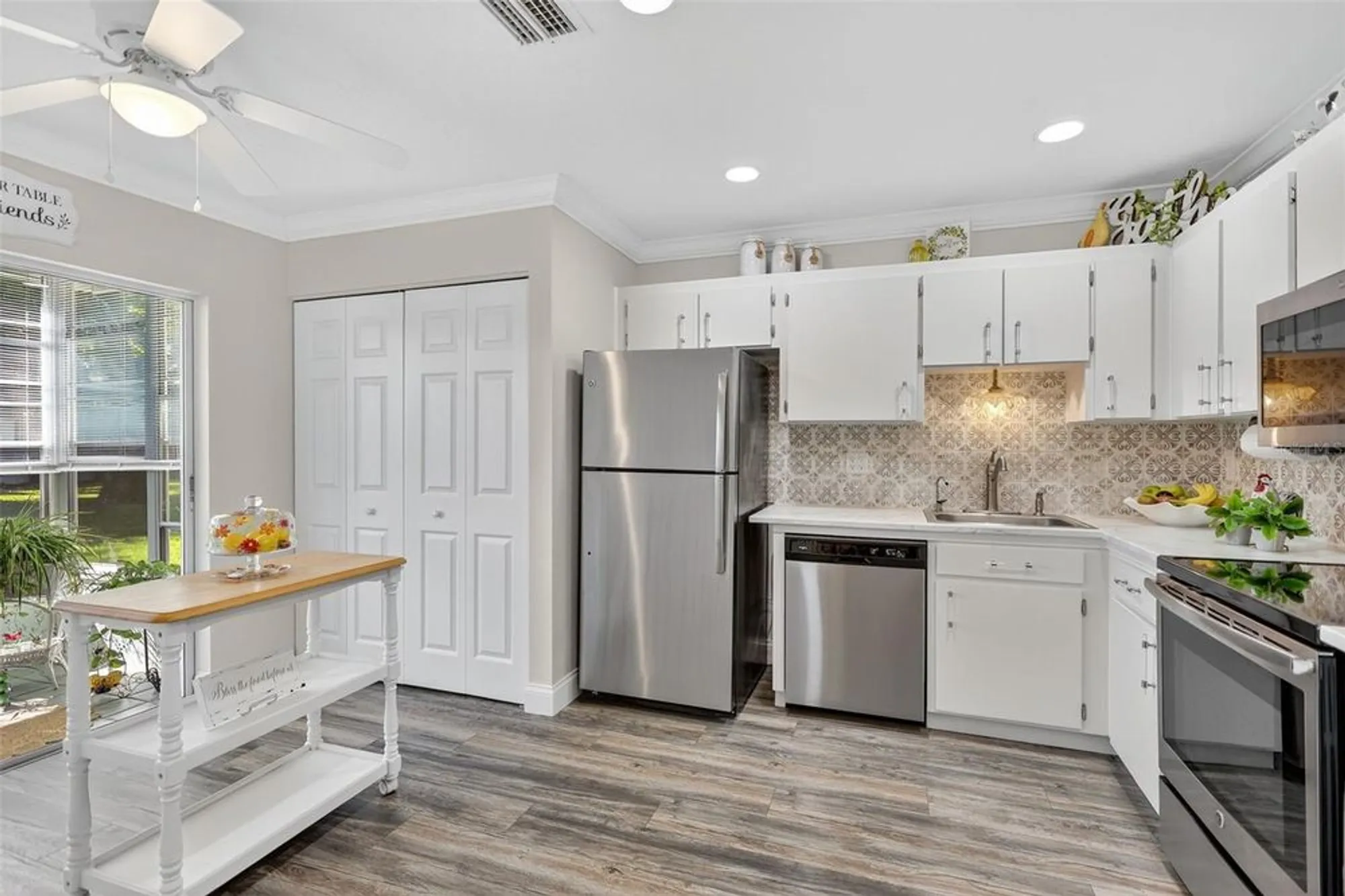 Property Slideshow image 14 of 48 | 4207 34th avenue dr w # 4207, Bradenton, FL, 34205