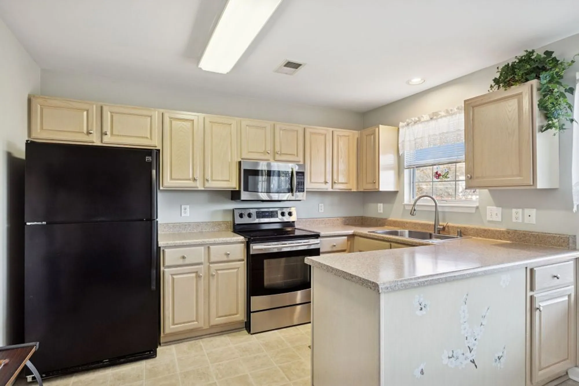 Property Slideshow image 15 of 49 | 117 newsom grn, Nashville, TN, 37221