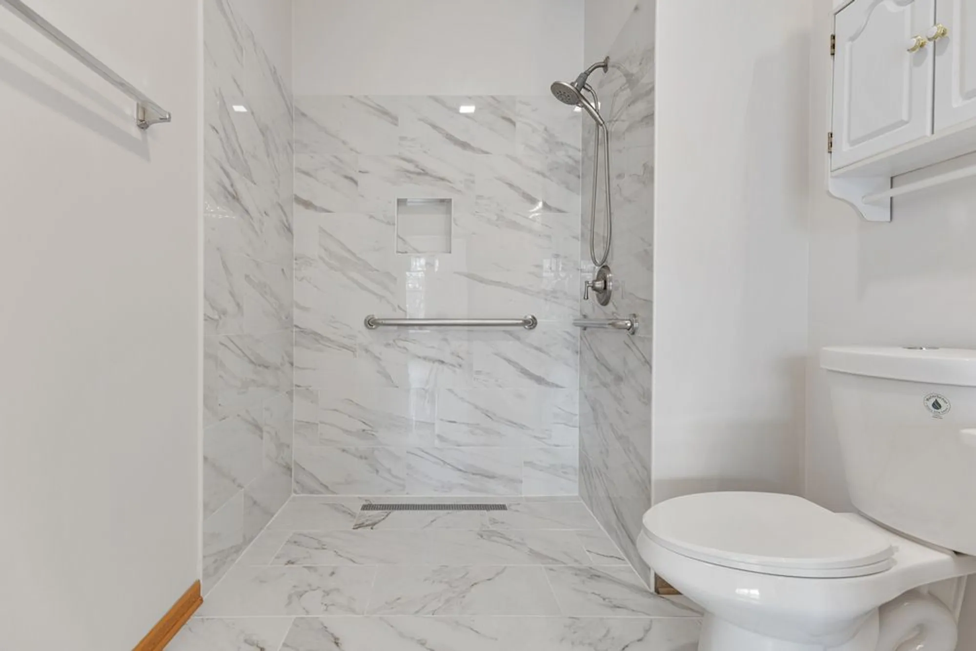 Property Slideshow image 20 of 33 | 786 bohannon cir, Oswego, IL, 60543