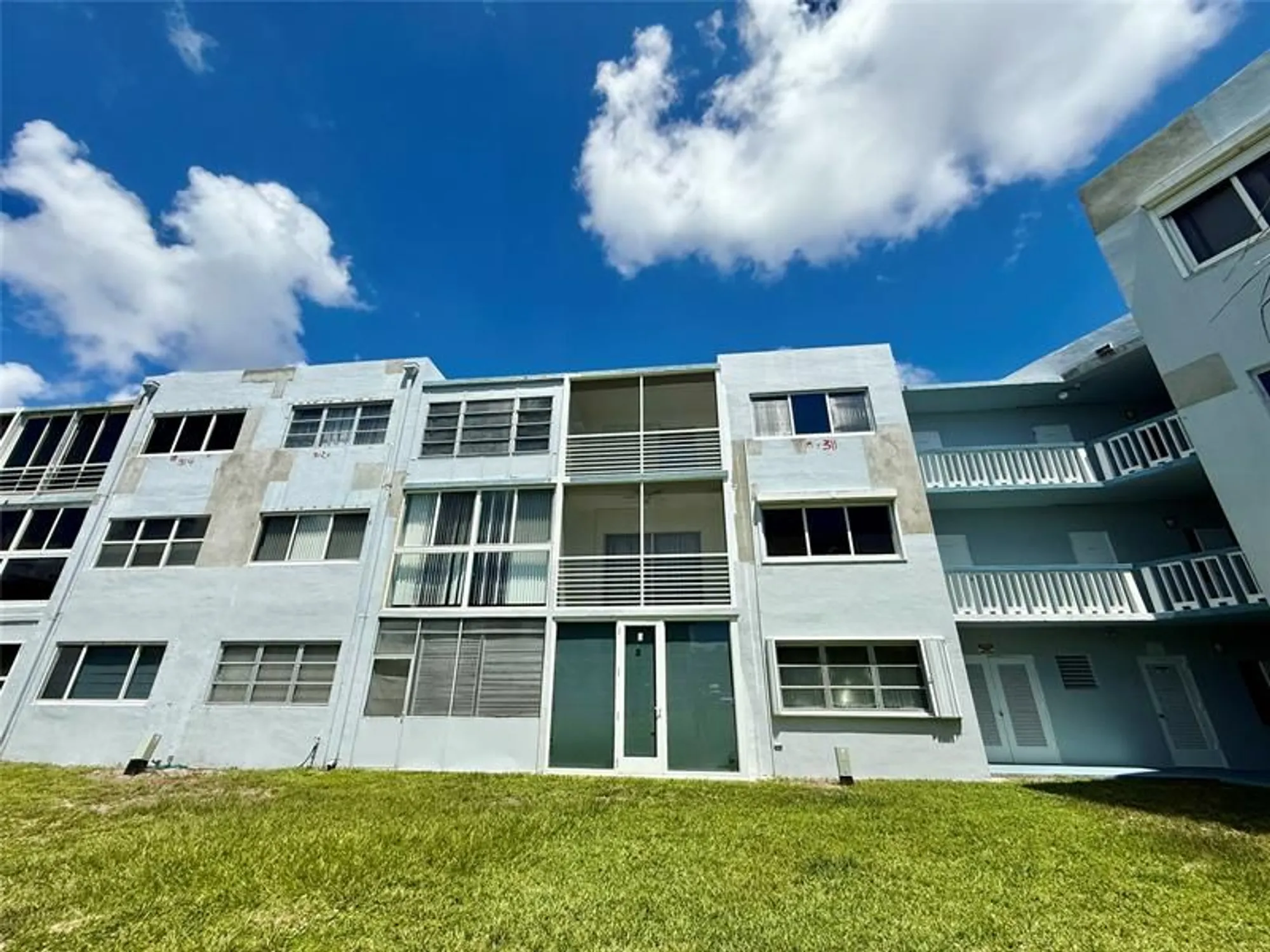 Property Slideshow image 48 of 49 | 2300 park ln 311, Hollywood, FL, 33021