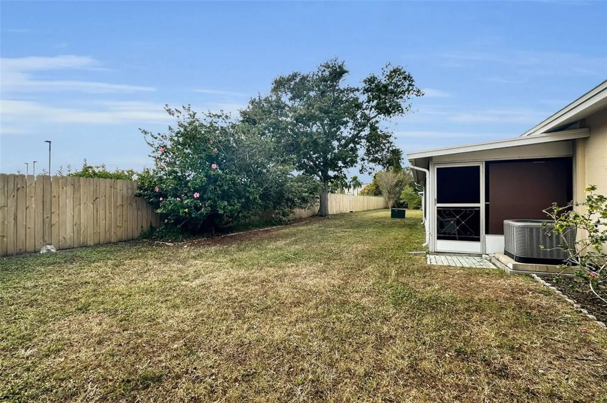 Property Slideshow image 31 of 50 | 1055 loch haven dr, Dunedin, FL, 34698