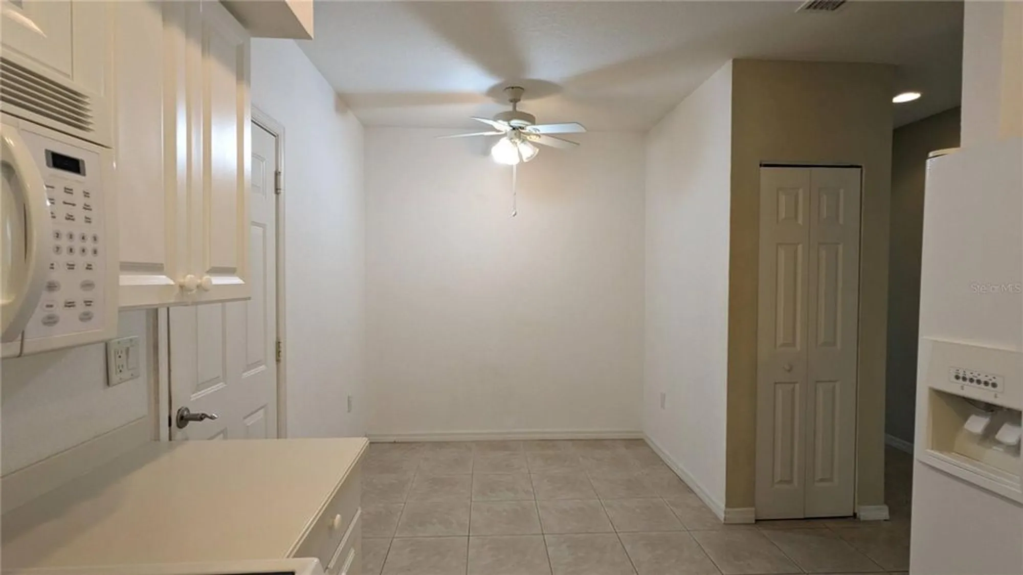 Property Slideshow image 12 of 27 | 7307 fountain palm cir # 7-102, Bradenton, FL, 34203