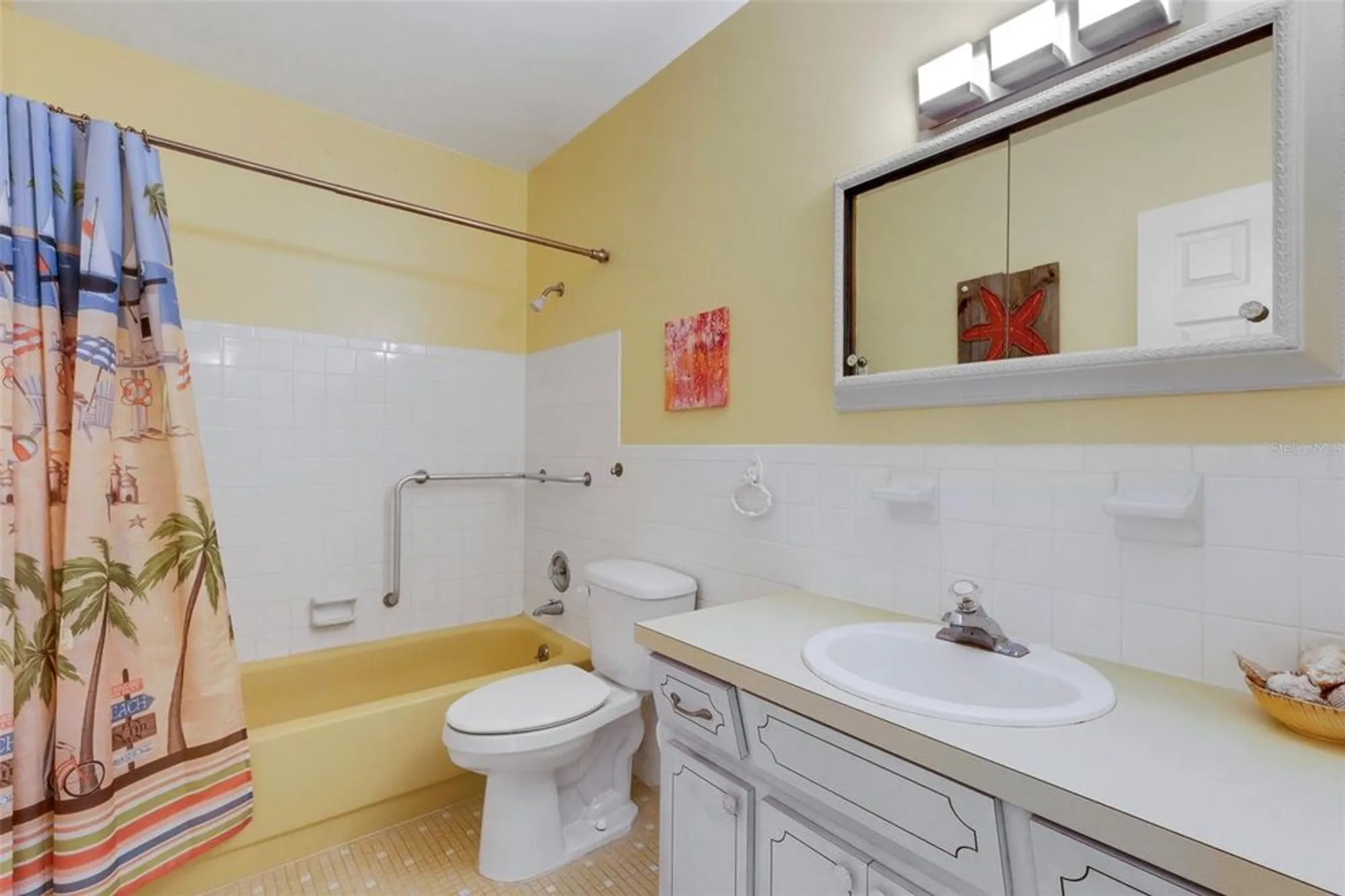 Property Slideshow image 34 of 56 | 2401 ecuadorian way apt 57, Clearwater, FL, 33763