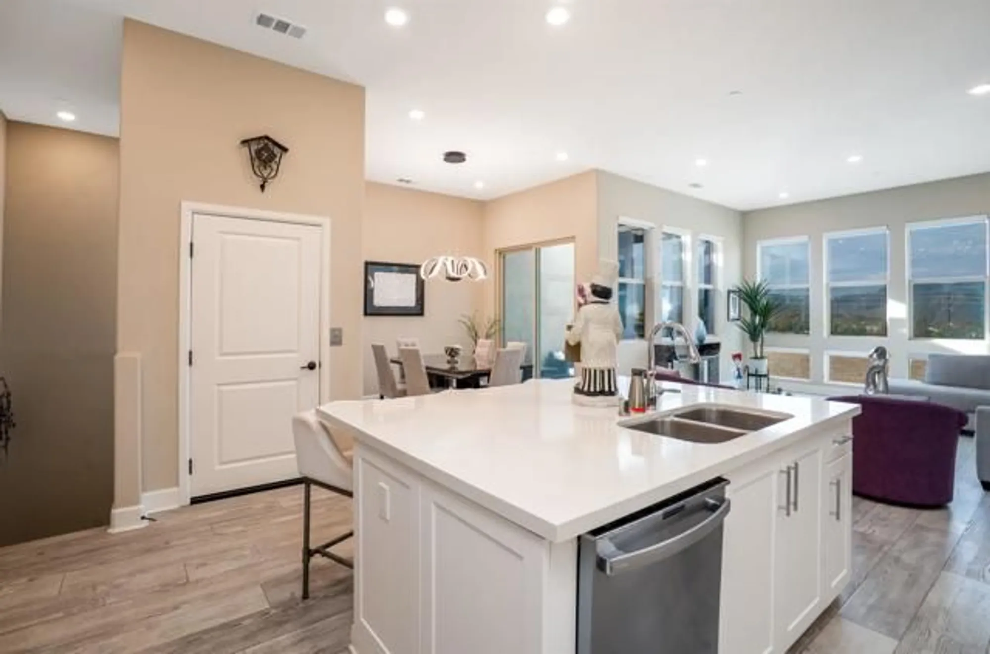 Property Slideshow image 10 of 41 | 16750 coyote bush dr 108, San Diego, CA, 92127