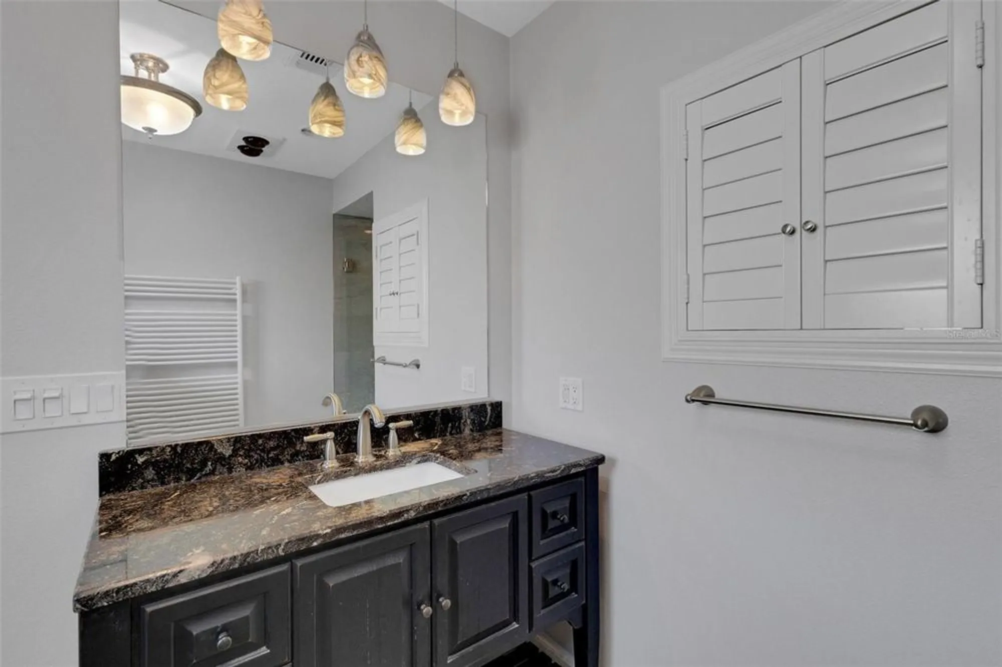 Property Slideshow image 21 of 33 | 5217 canterbury dr, Sarasota, FL, 34243