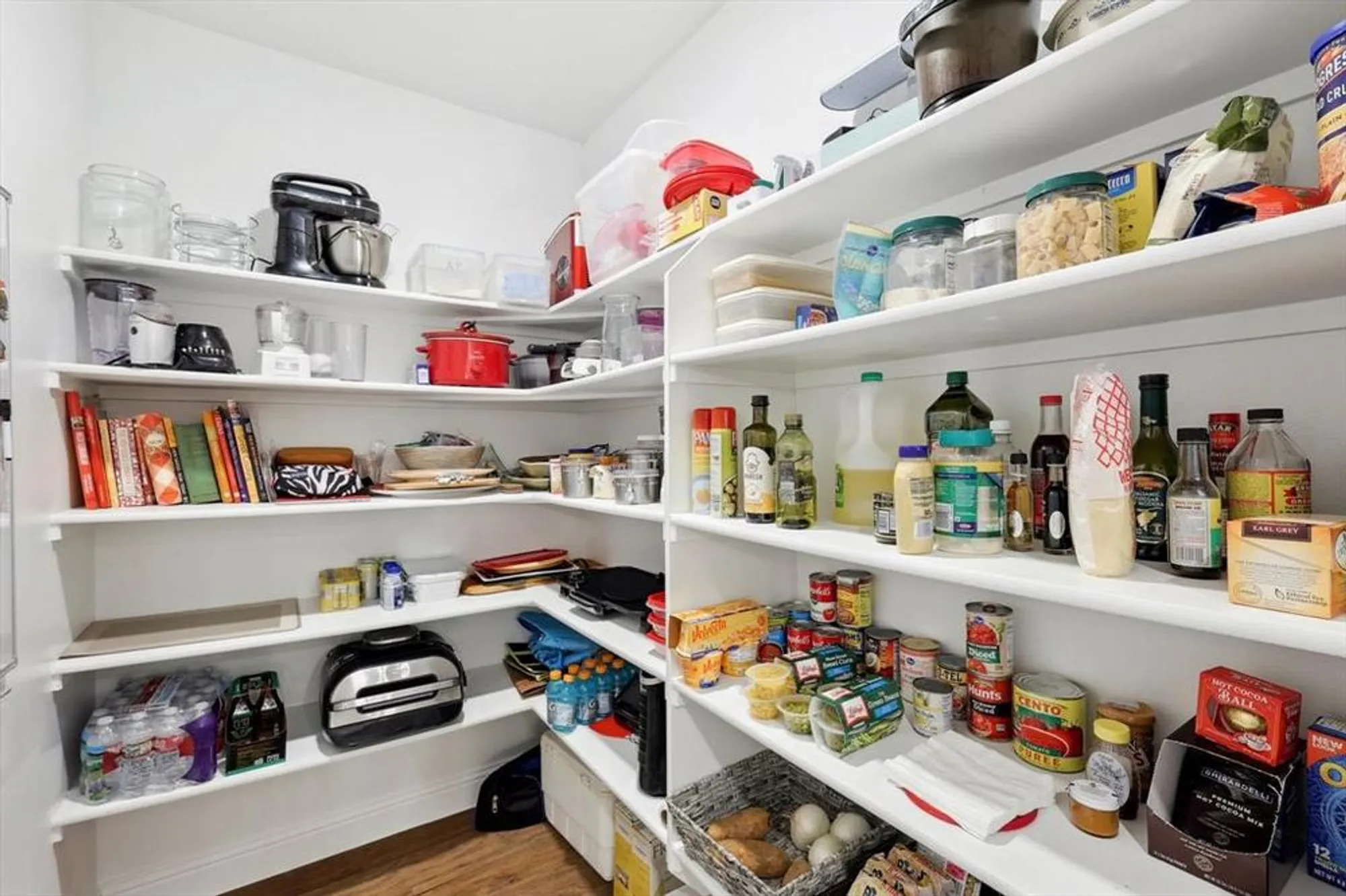 Property Slideshow image 11 of 38 | 1735 wittington pl apt 3308, Dallas, TX, 75234