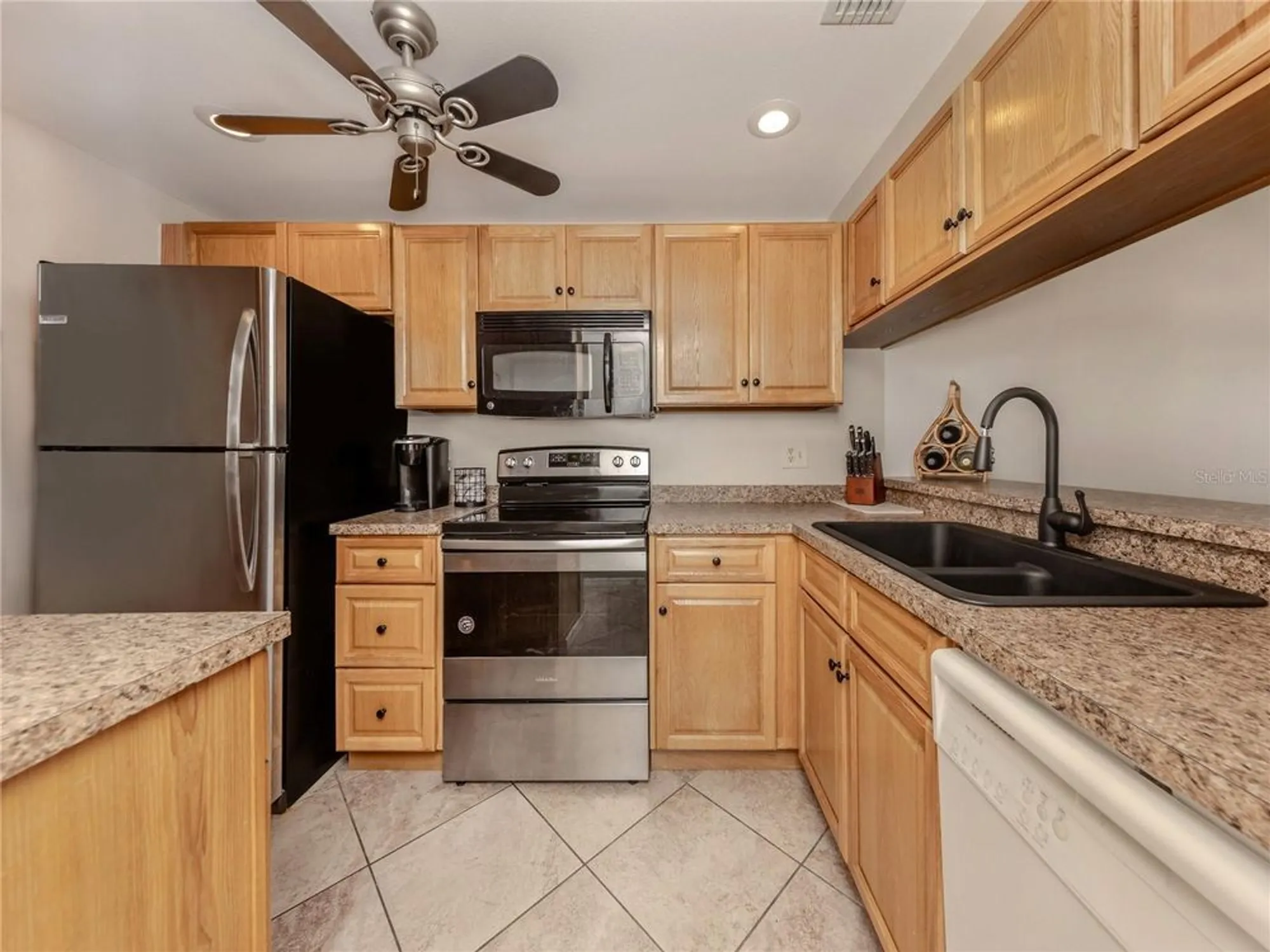 Property Slideshow image 12 of 68 | 437 cerromar ln unit 312, Venice, FL, 34293
