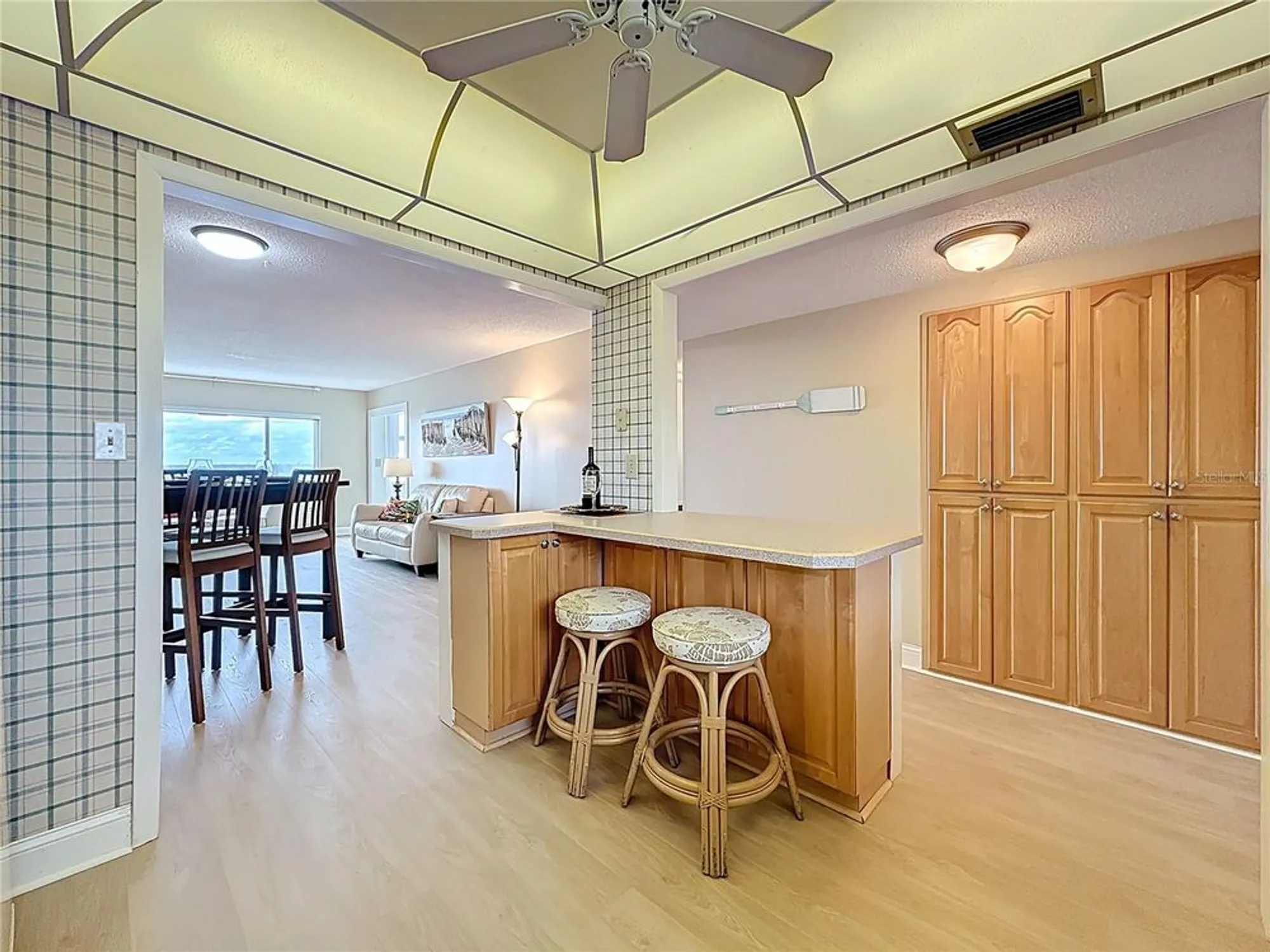 Property Slideshow image 14 of 77 | 4725 cove cir apt 810, Saint Petersburg, FL, 33708