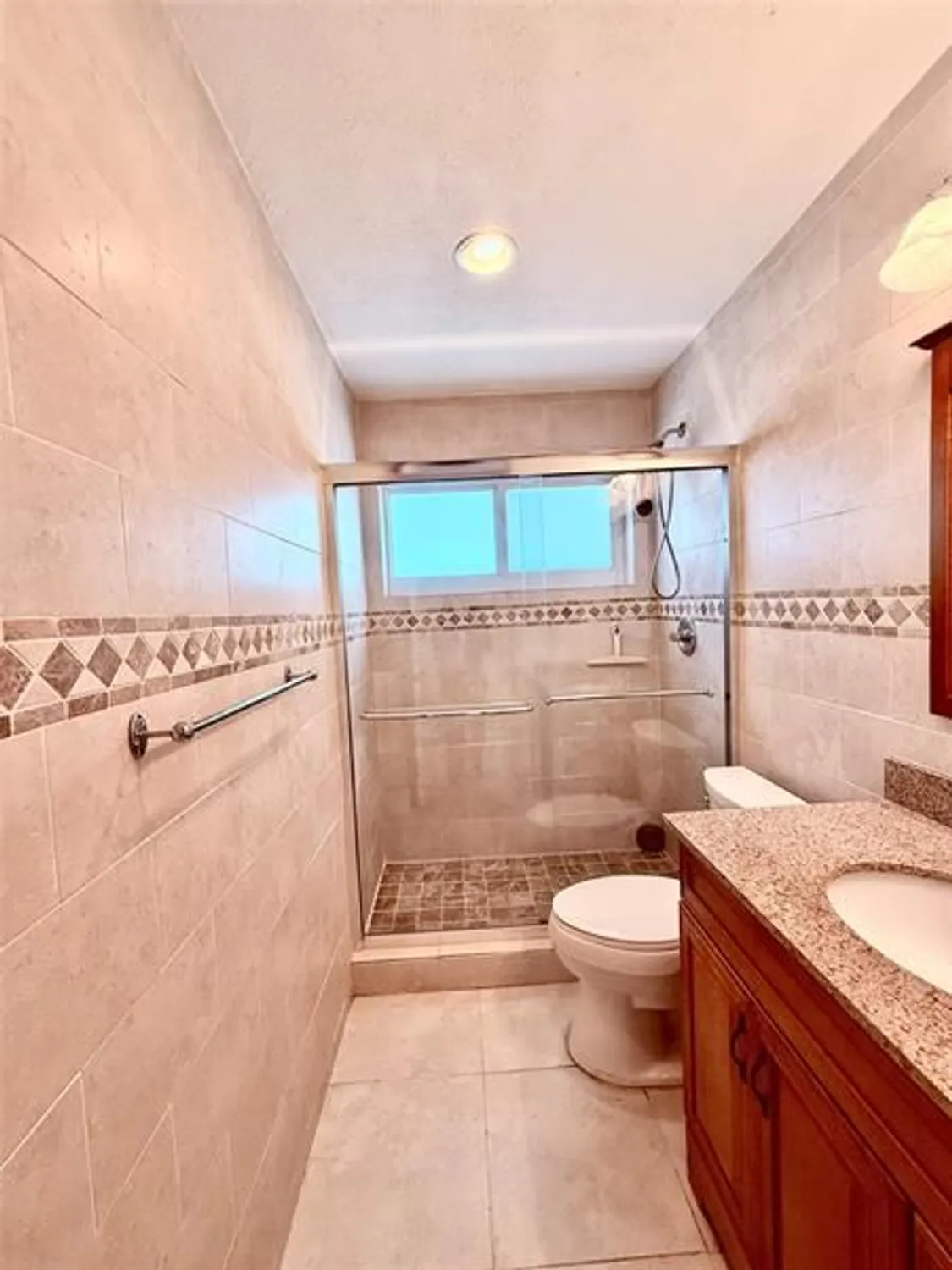 Property Slideshow image 14 of 19 | 4605 nw 49th st, Tamarac, FL, 33319