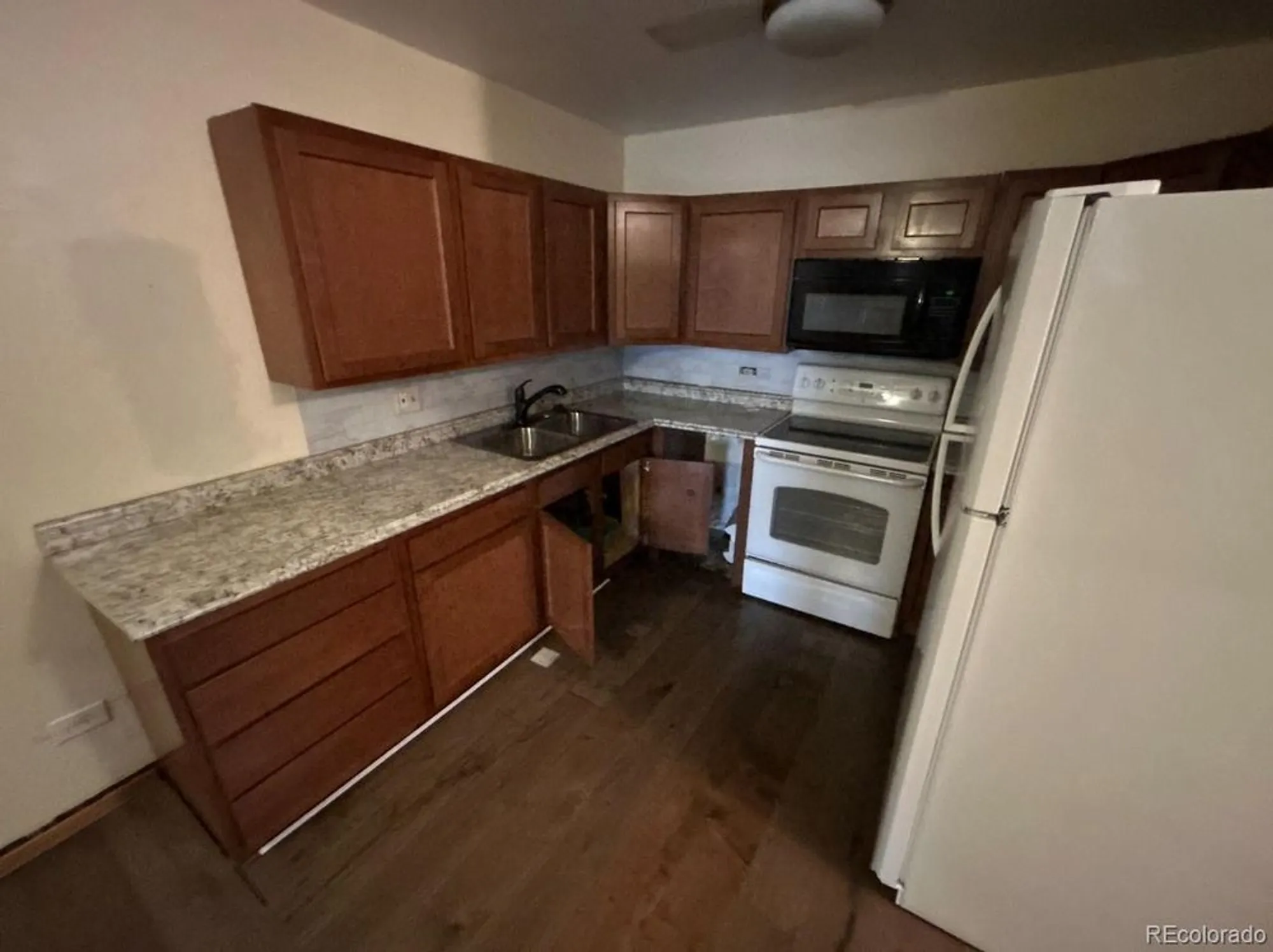 Property Slideshow image 5 of 13 | 610 s clinton st 8b, Denver, CO, 80247