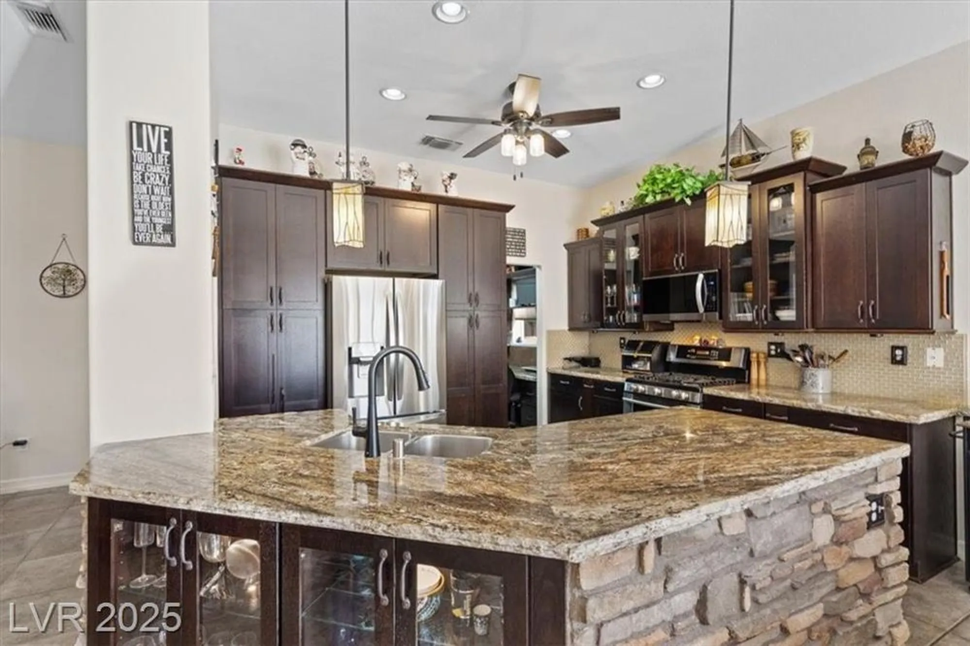 Property Slideshow image 14 of 37 | 2525 banora point dr, Las Vegas, NV, 89134