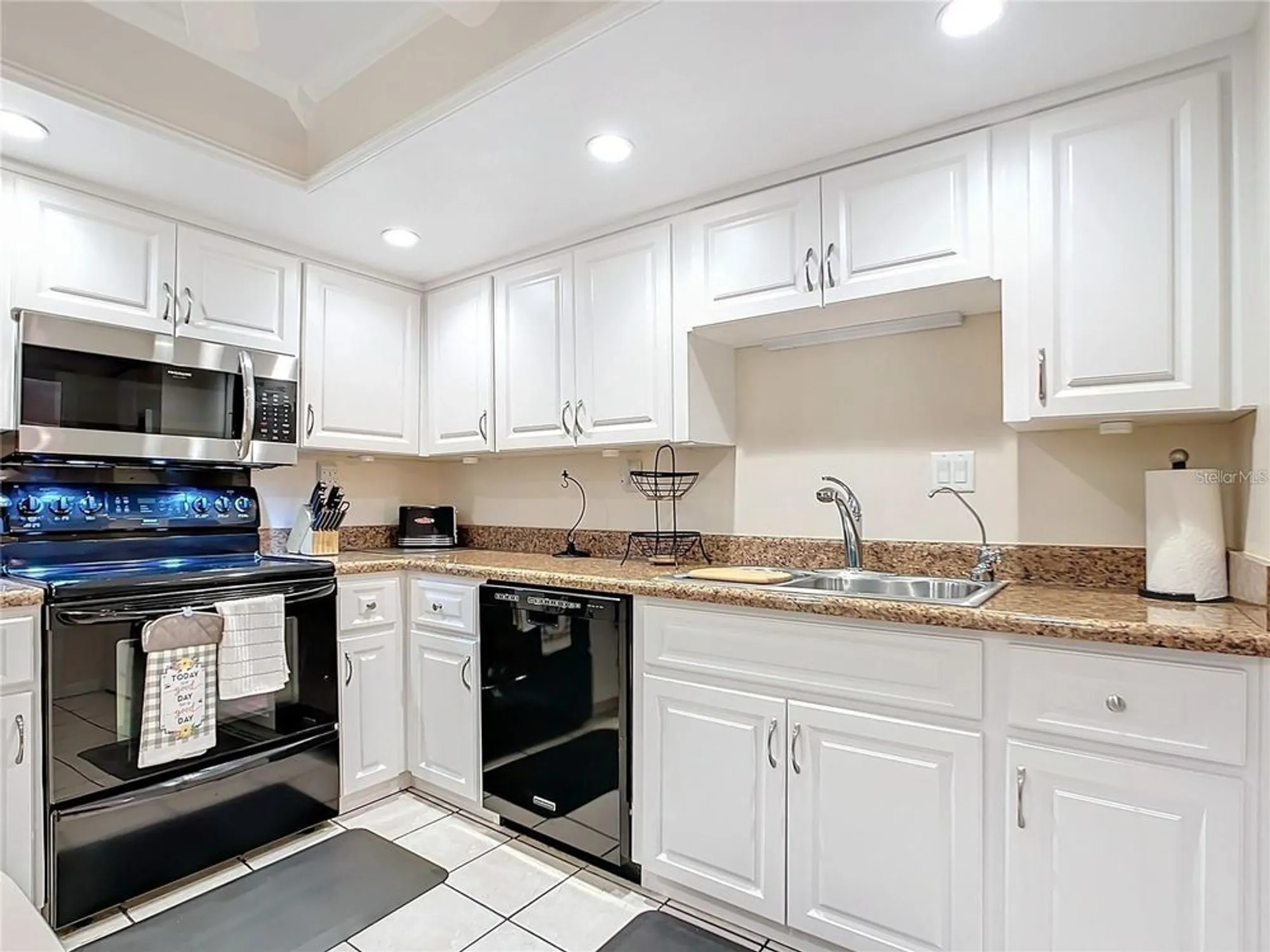 Property Slideshow image 10 of 36 | 19029 us highway 19 n apt 9-301, Clearwater, FL, 33764